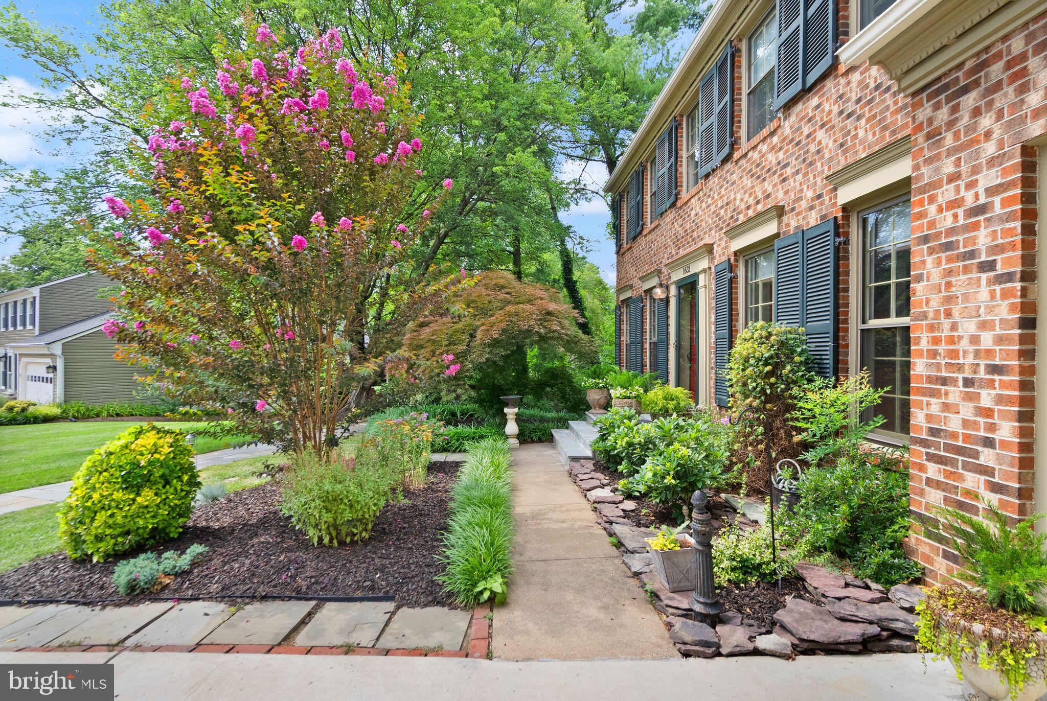 1631 AUTUMNWOOD DRIVE