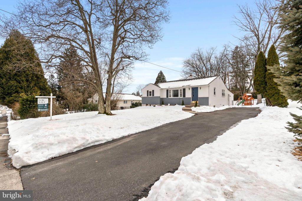 Photo of 407 W Moreland Avenue, HATBORO, PA 19040 (MLS # PAMC2168350)