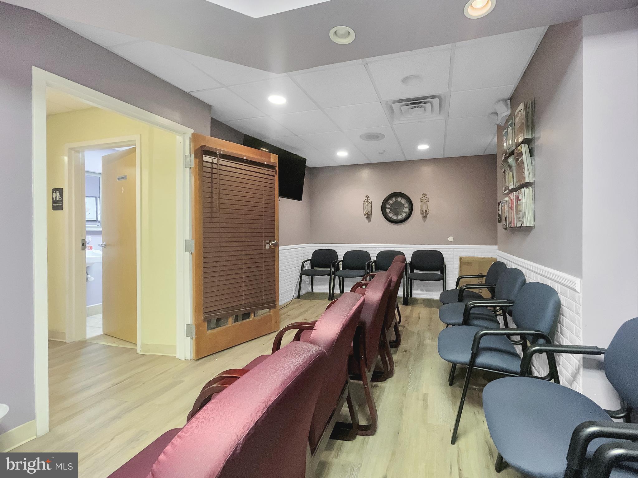 ELKINS PARK - Commercial Sale