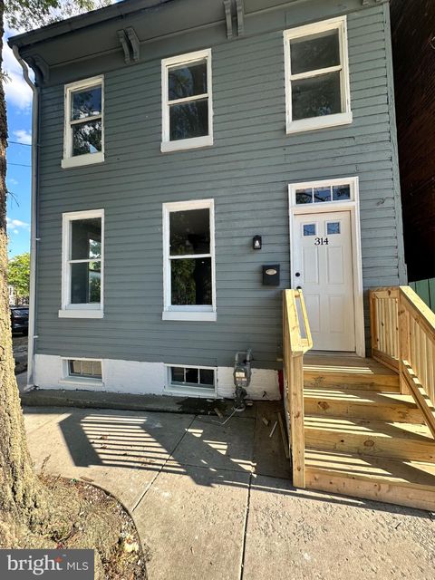 Photo of 314 W King Street, YORK, PA 17401 (MLS # PAYK2090014)
