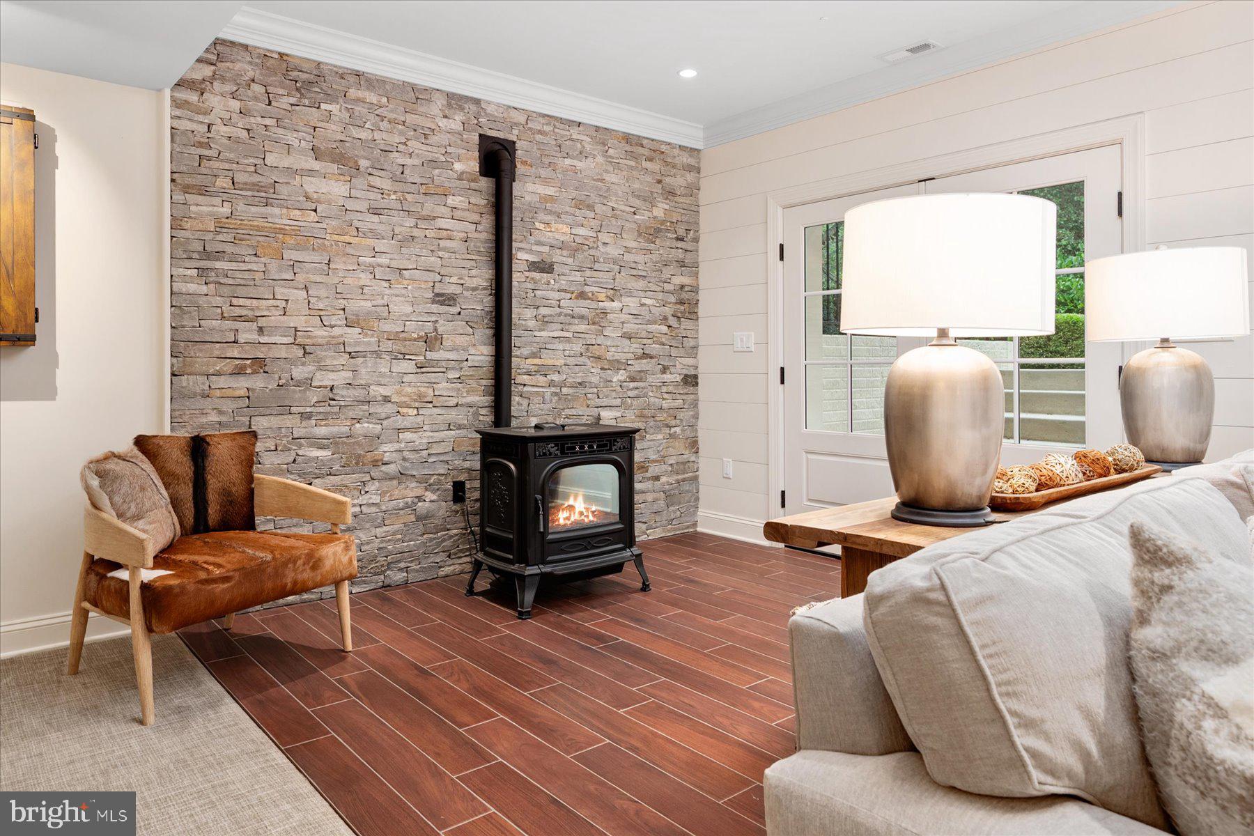 MOUNT TABOR GLEN - Residential