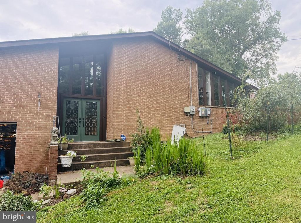 Photo of 1811 Clayton Drive, OXON HILL, MD 20745 (MLS # MDPG2205772)