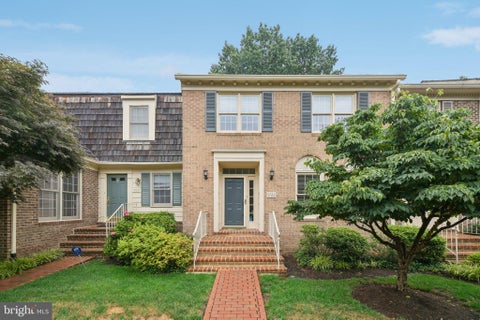 Townhouse For Sale - 5722 Brewer House Circle<br/> ROCKVILLE, MD 20852
