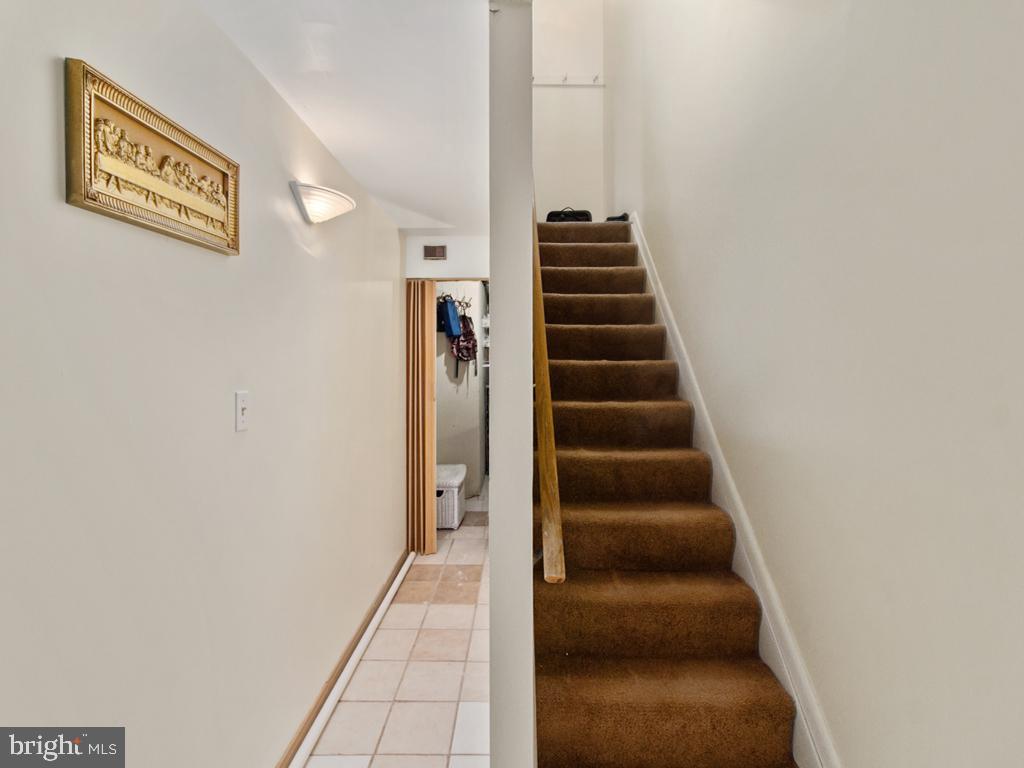 MONTGOMERY MANOR - Residential Lease