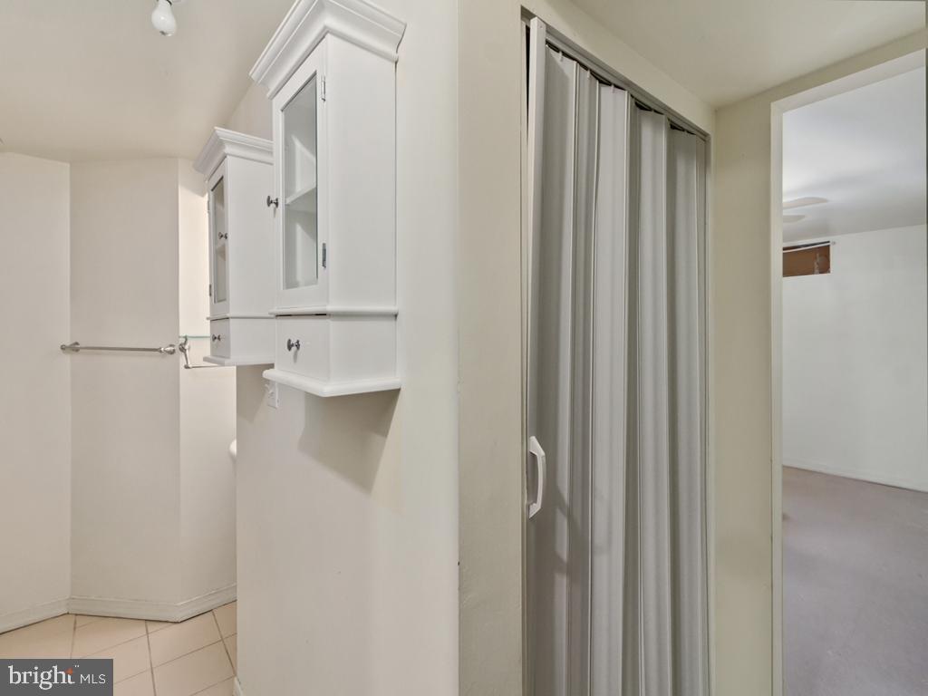 MONTGOMERY MANOR - Residential Lease