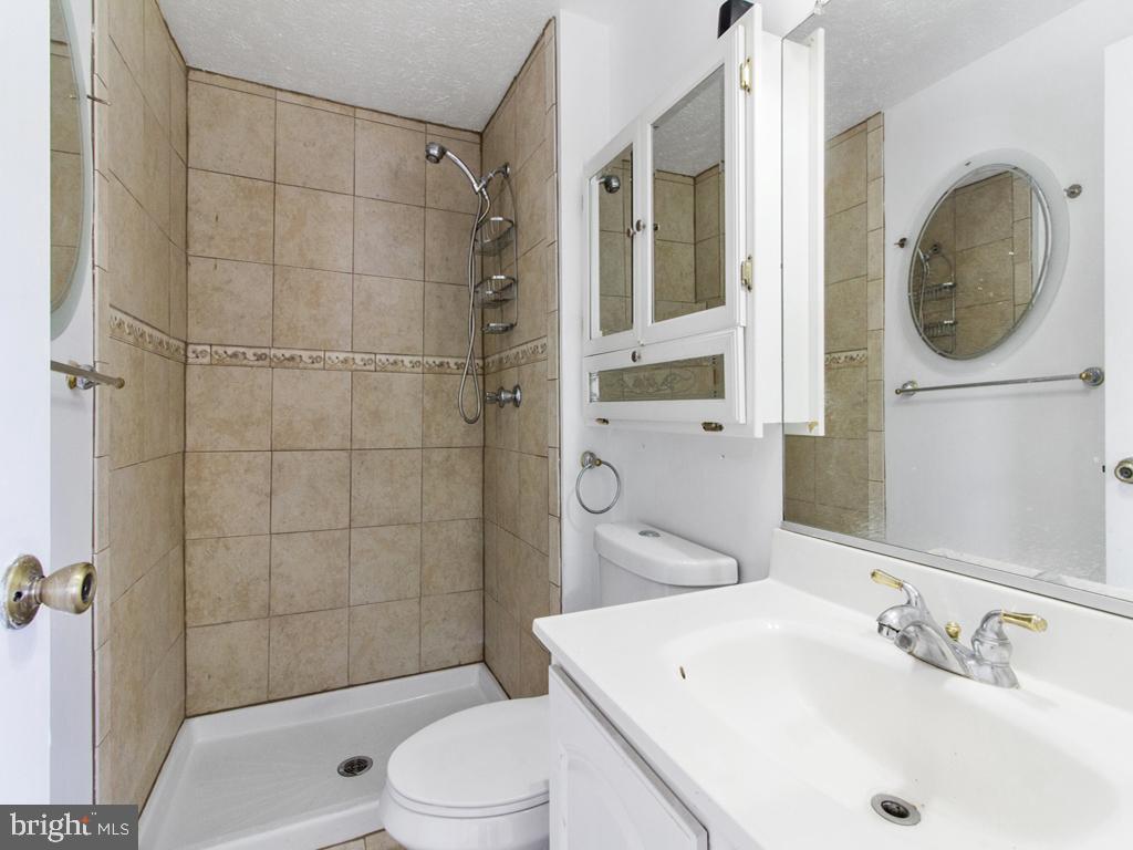 MONTGOMERY MANOR - Residential Lease