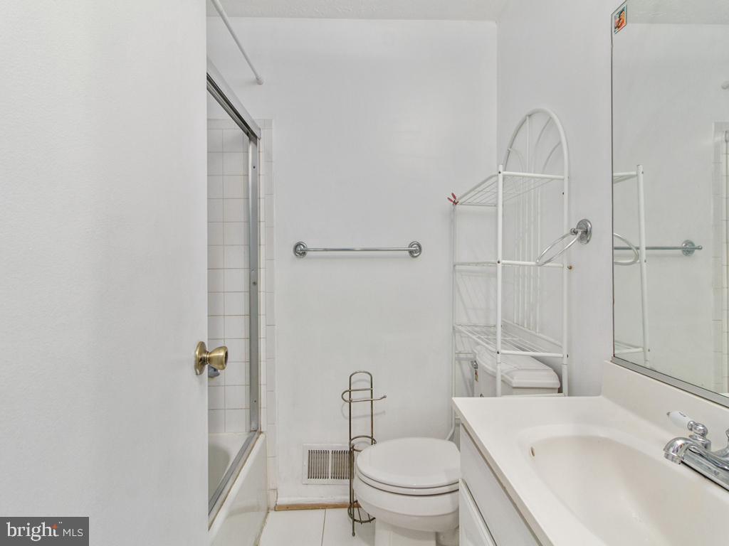 MONTGOMERY MANOR - Residential Lease