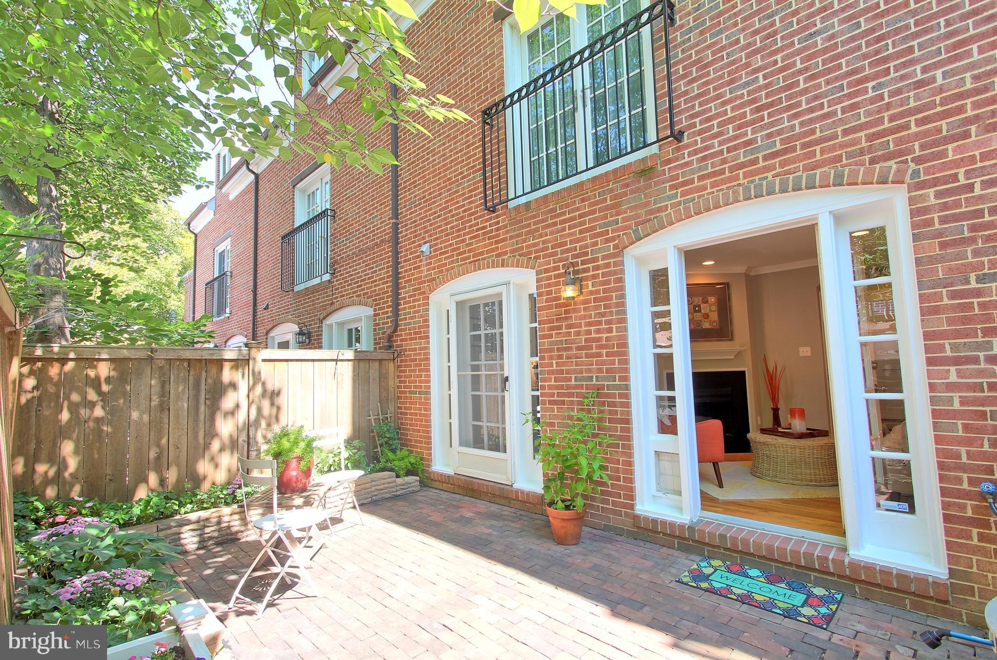 KING HENRY COURT - Residential