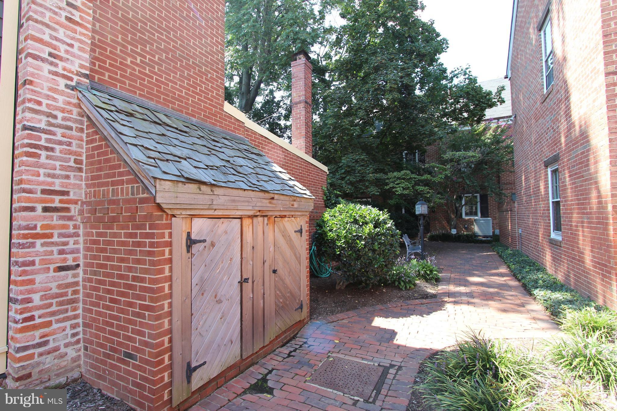 KING HENRY COURT - Residential