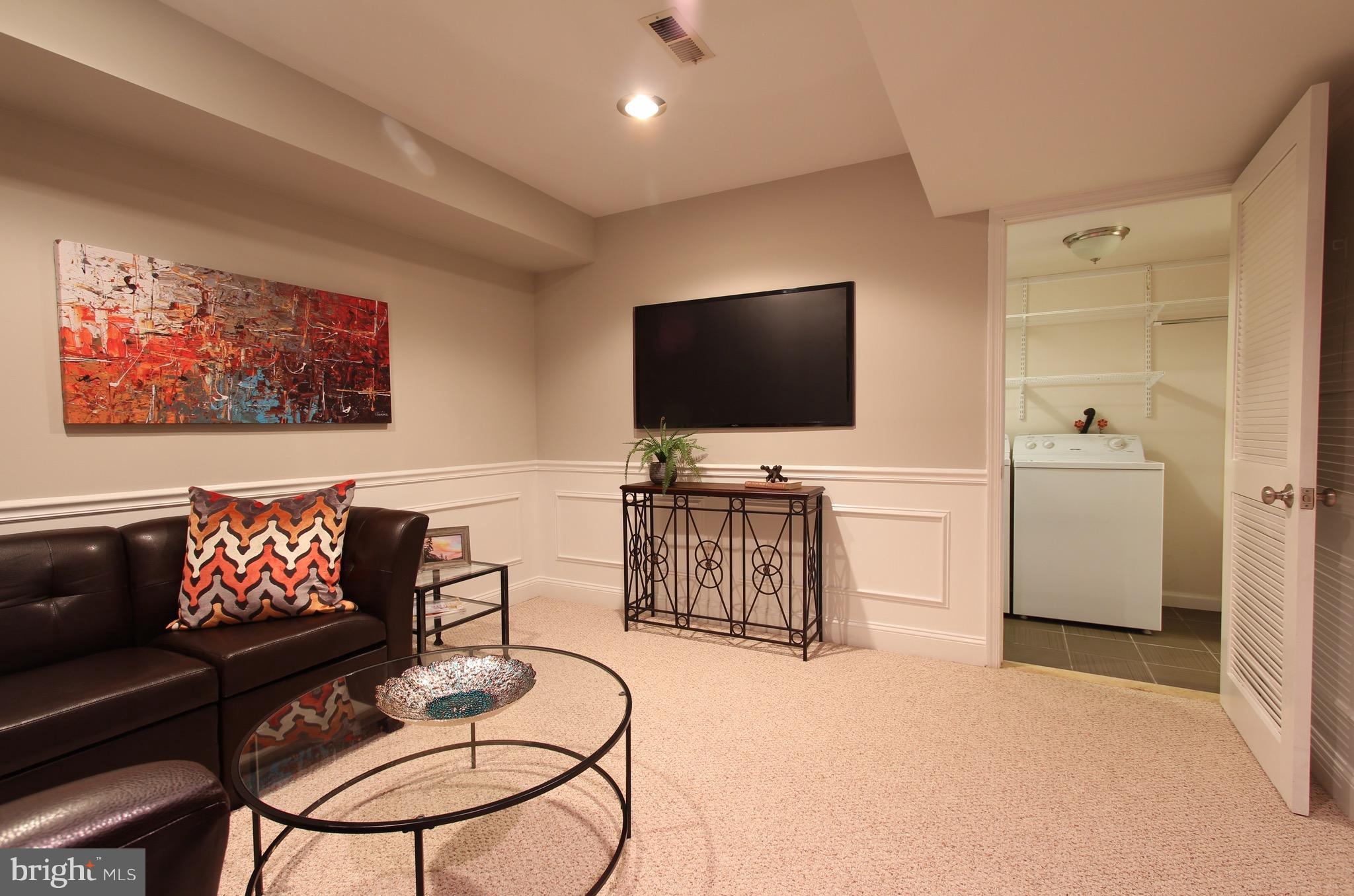 KING HENRY COURT - Residential