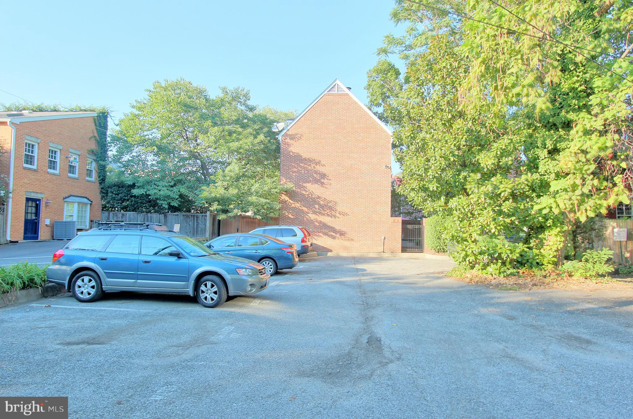 KING HENRY COURT - Residential