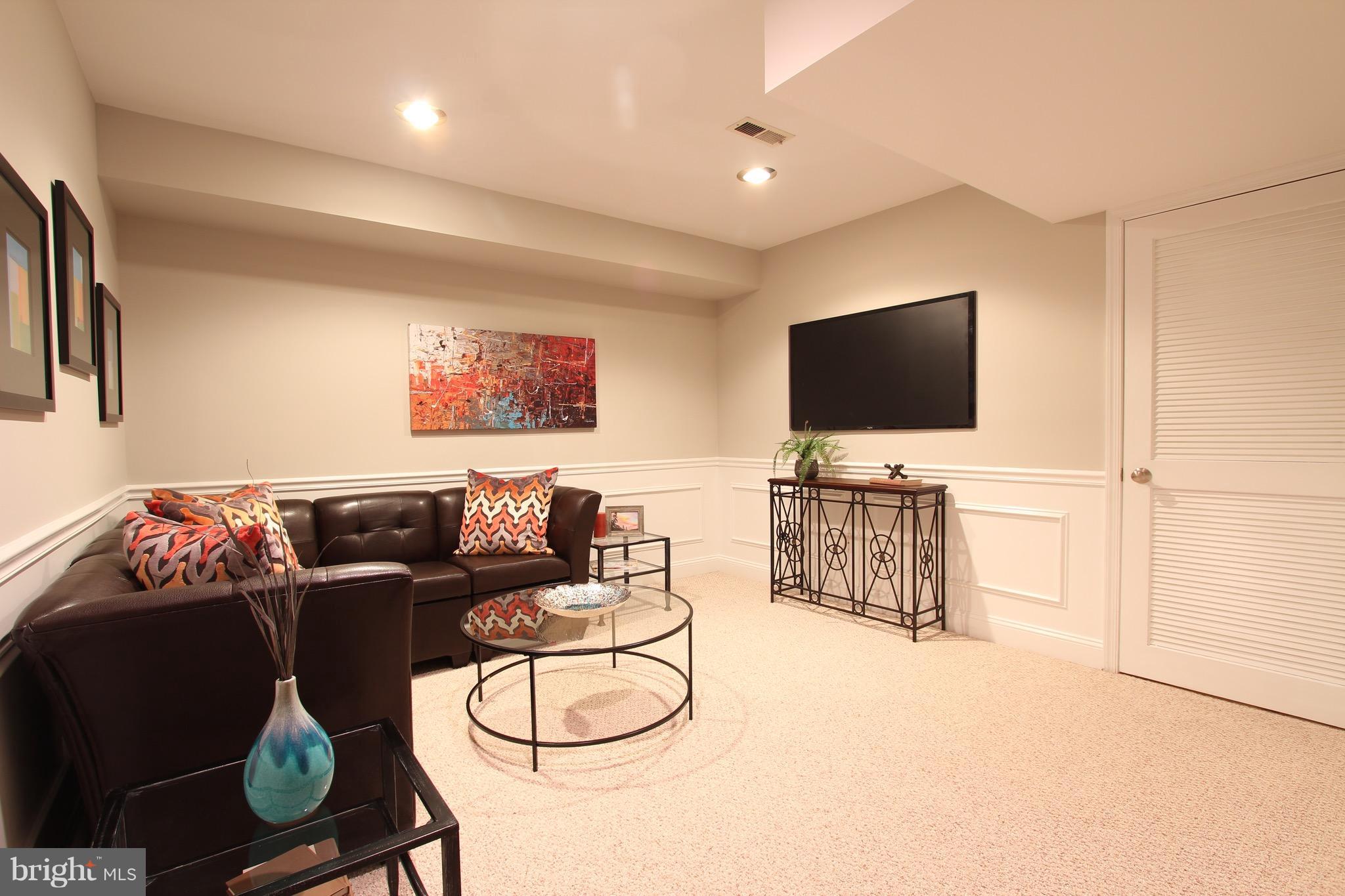 KING HENRY COURT - Residential