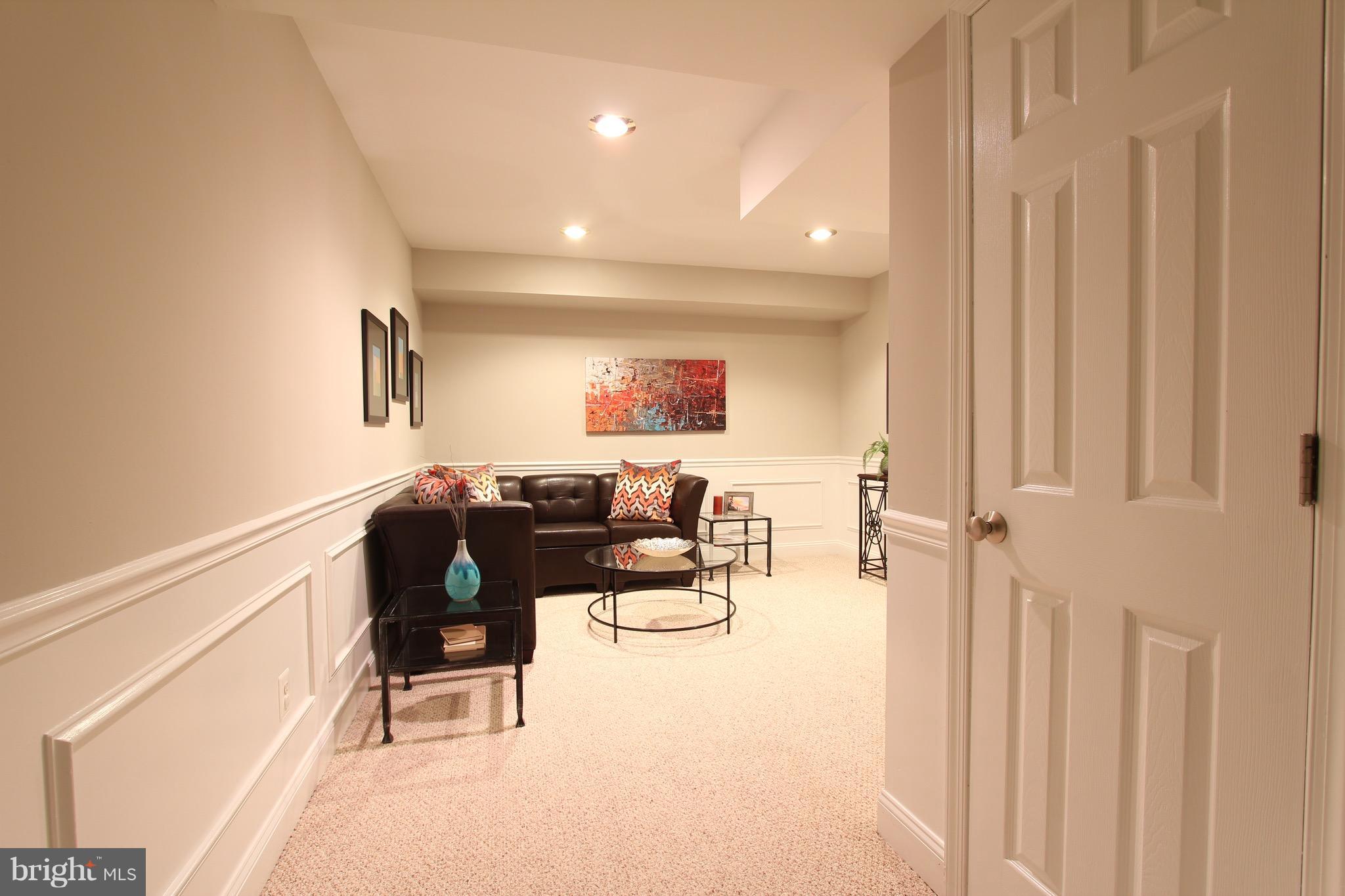 KING HENRY COURT - Residential