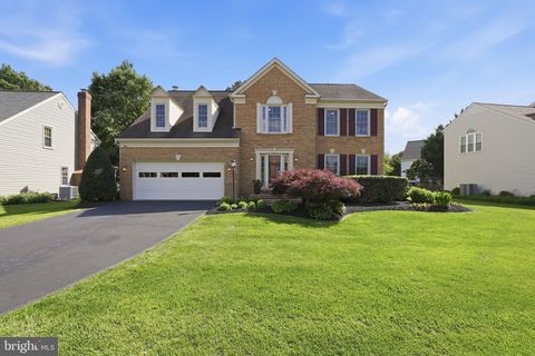 Photo of 43197 Wayside Circle, ASHBURN, VA 20147 (MLS # VALO2126460)