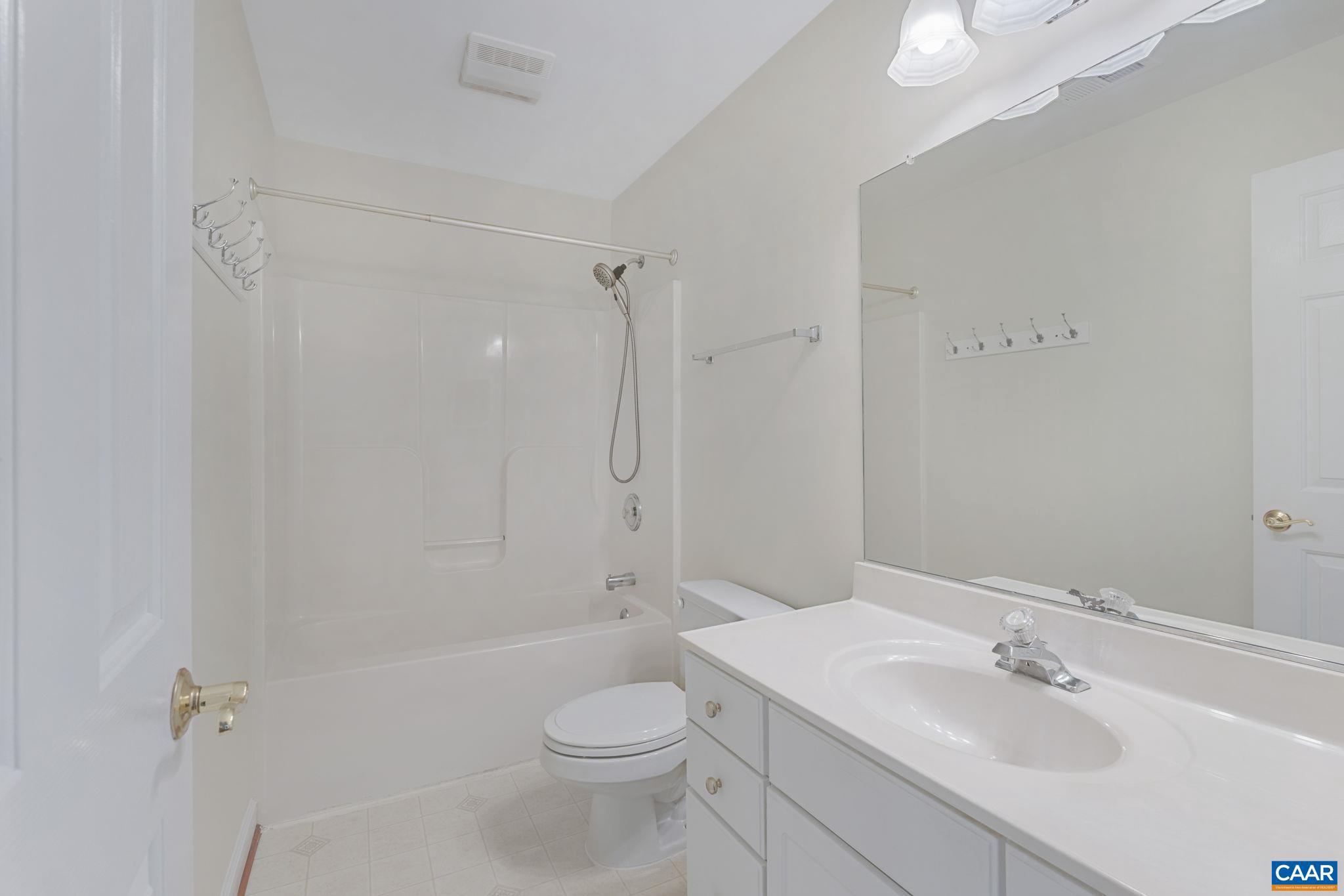 FOREST LAKES - Residential Lease