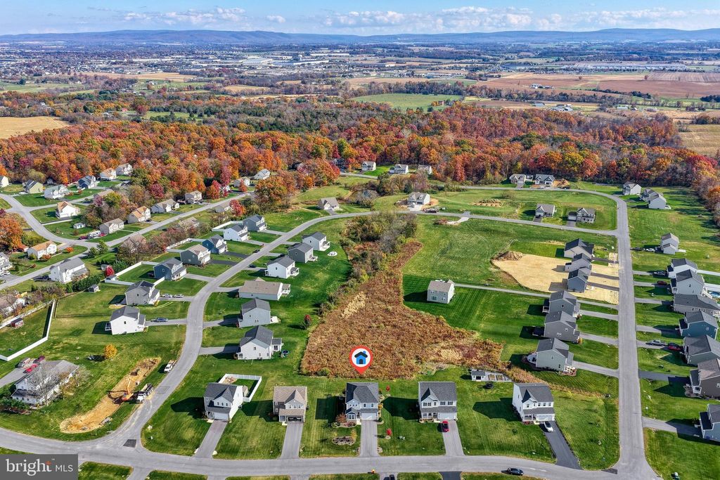 Photo of 1555 Finch Dr, CHAMBERSBURG, PA 17202 (MLS # PAFL2031160)