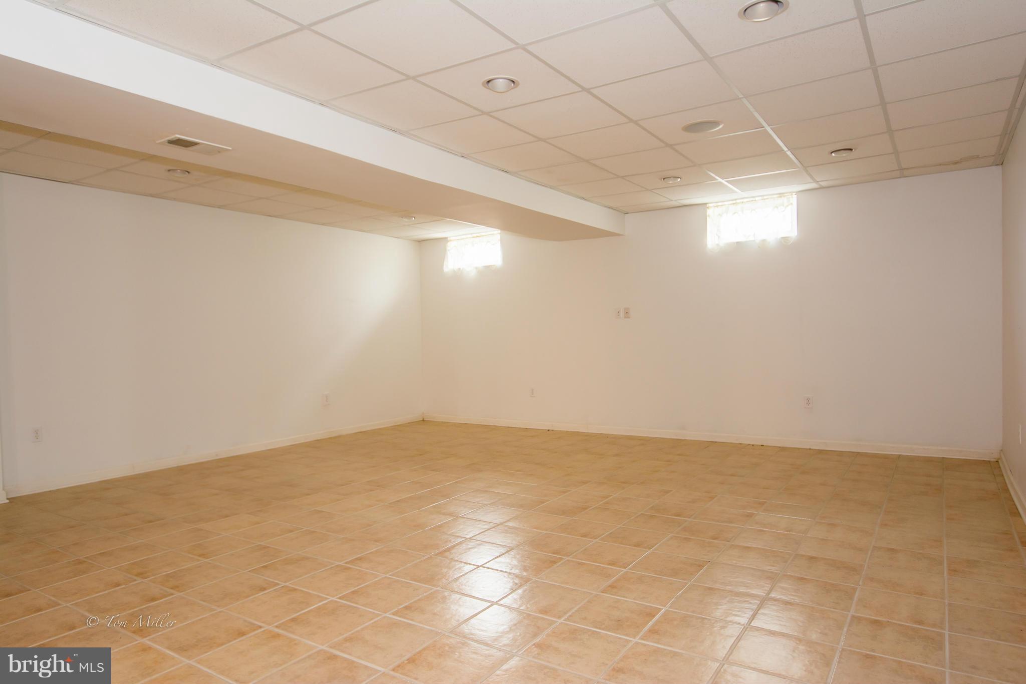 LEE PROPERTY - Residential Lease