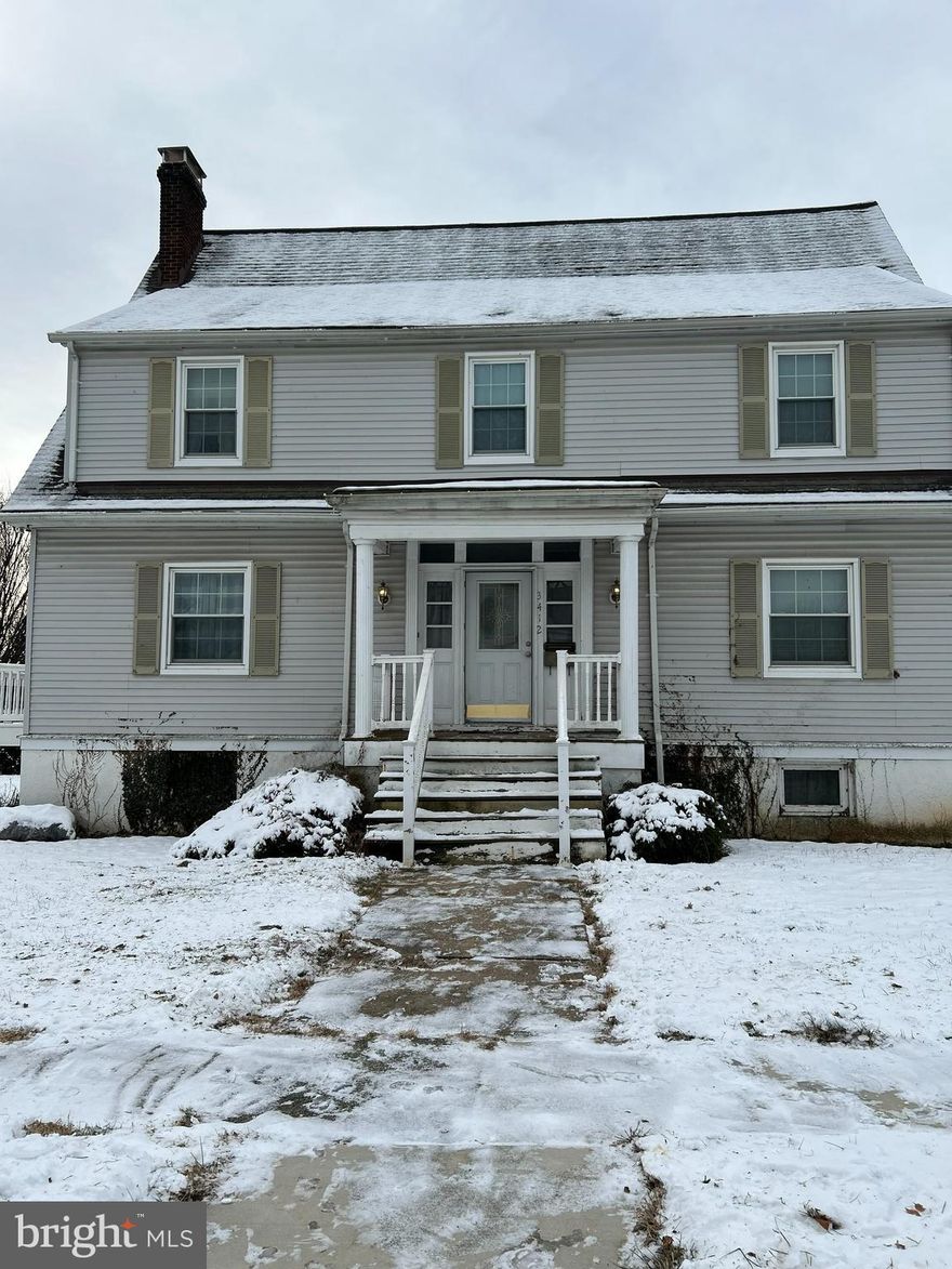 Detached, 7 bedroom, 4 full bath, home on a corner lot priced to sell. Master bedroom has sitting/rec/Livingroom with full full bath. Lower level has 2 large bedrooms, kitchen, full bath, living area and separate entrance. Separate two car garage with paved driveway. Needs work, updating and TLC.