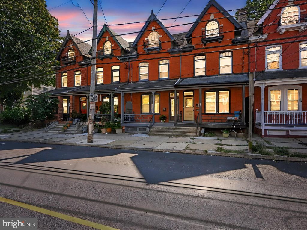 Photo of 16 W Liberty Street, LANCASTER, PA 17603 (MLS # PALA2075636)