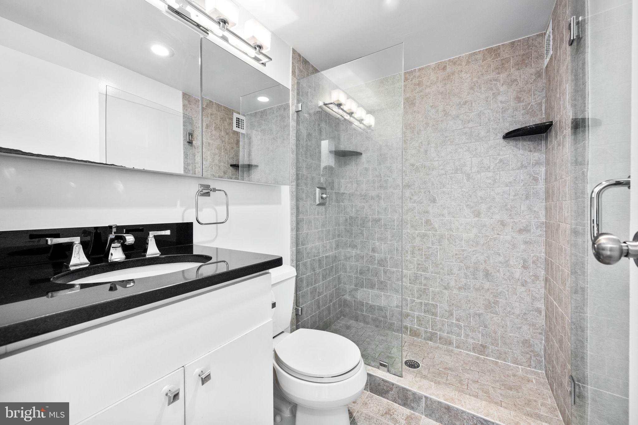 RIVER TOWERS - Residential Lease