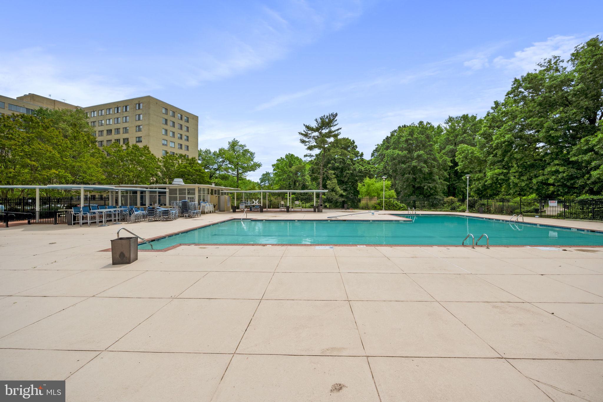 RIVER TOWERS - Residential Lease