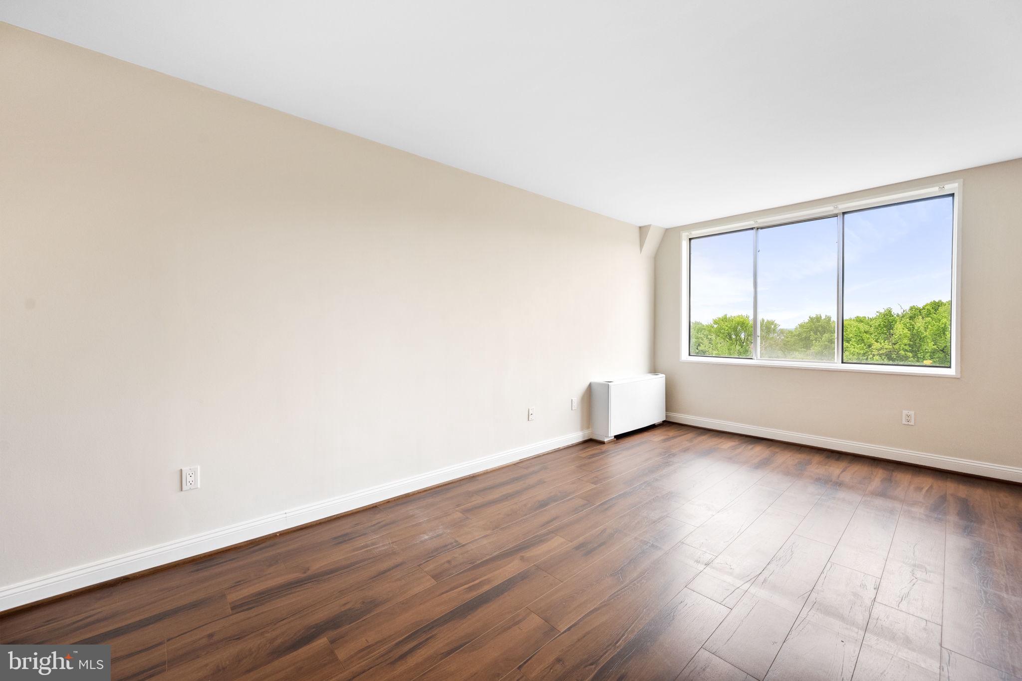 RIVER TOWERS - Residential Lease