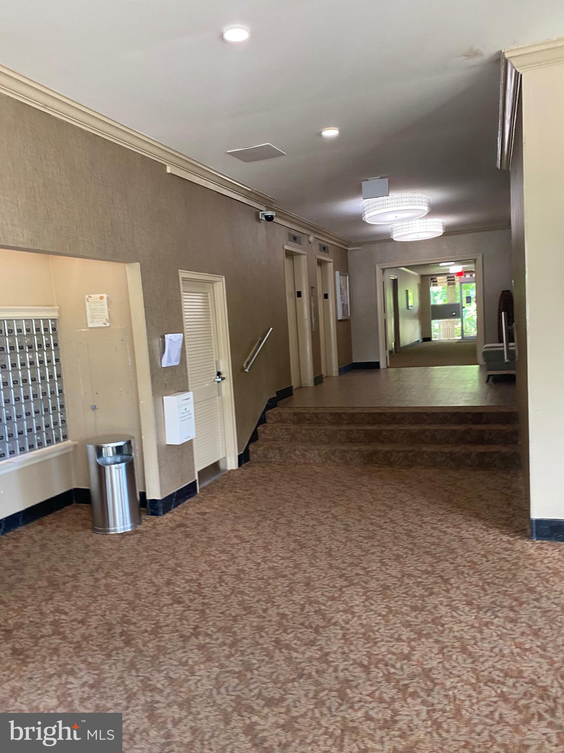 RIVER TOWERS - Residential Lease