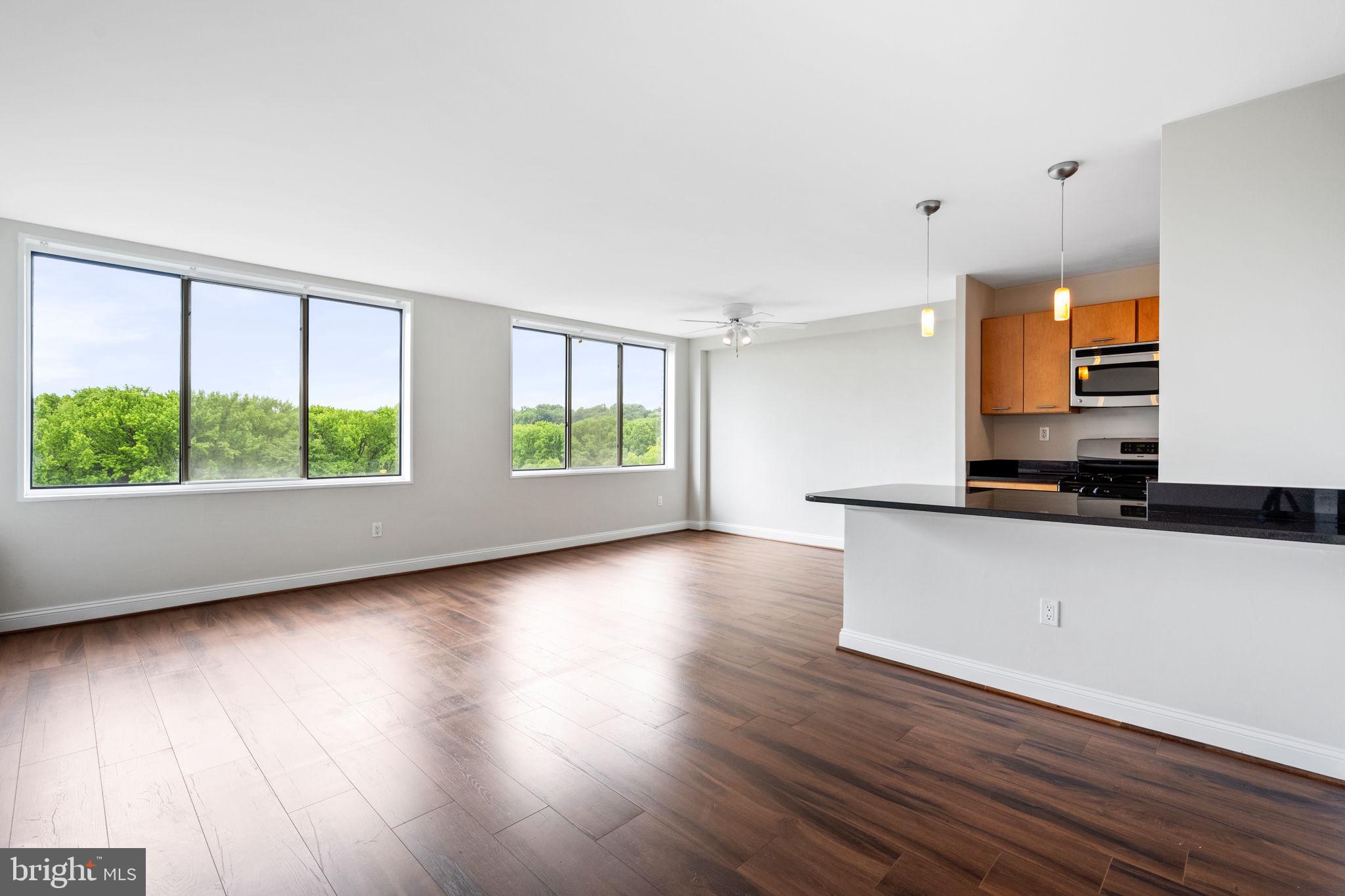 RIVER TOWERS - Residential Lease