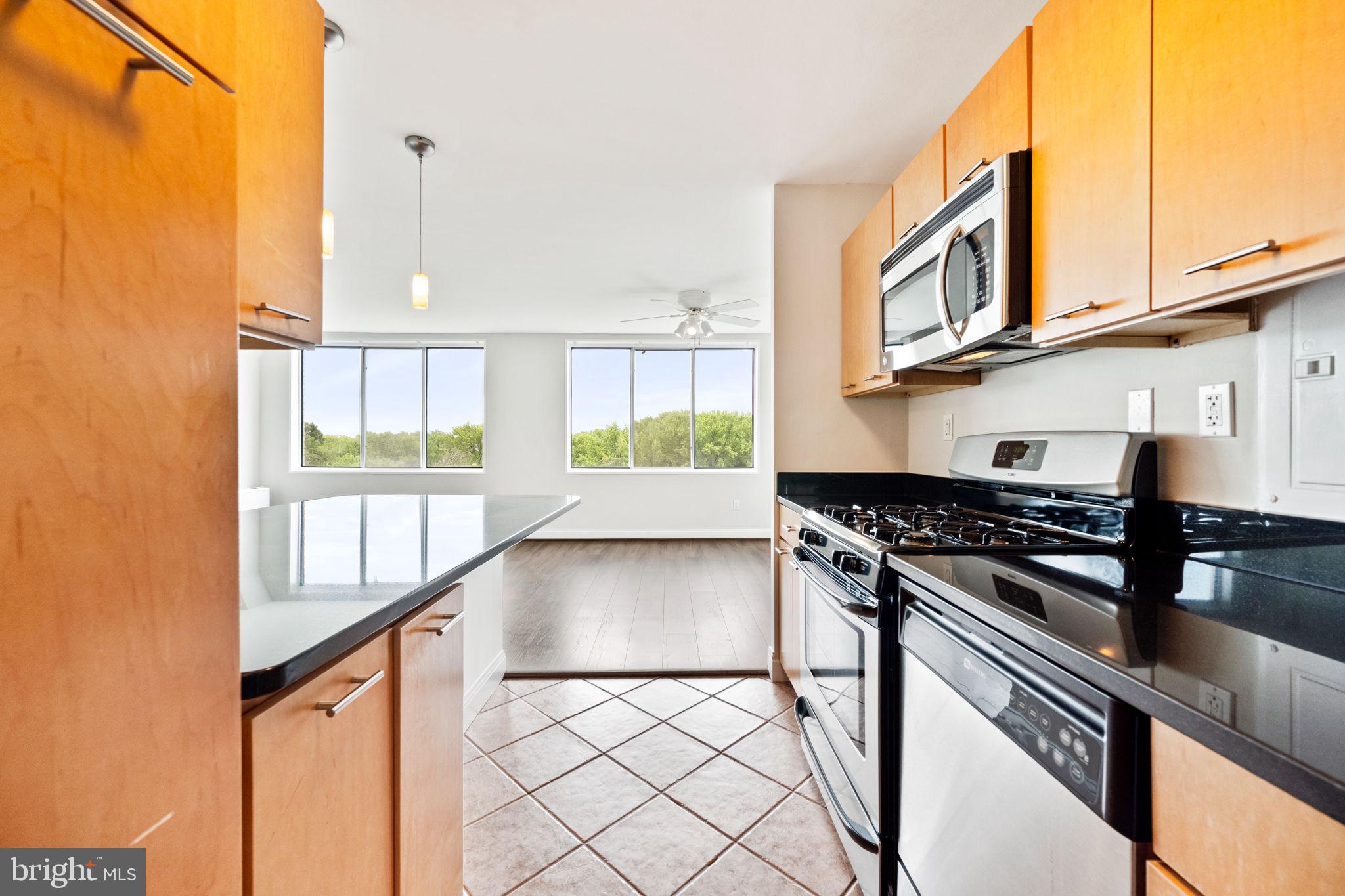 RIVER TOWERS - Residential Lease