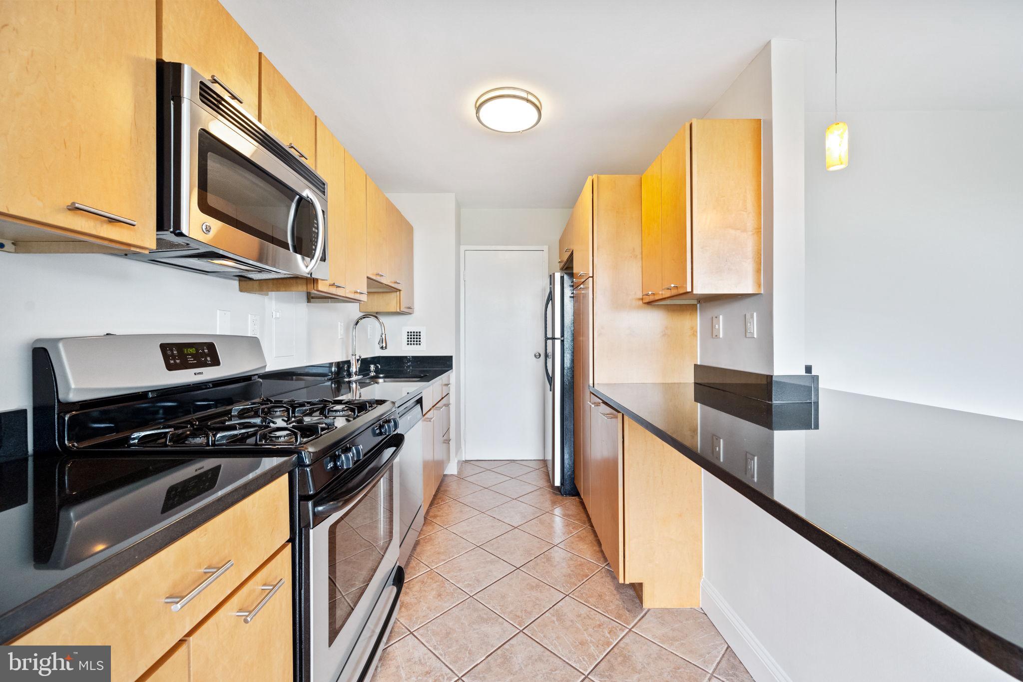 RIVER TOWERS - Residential Lease