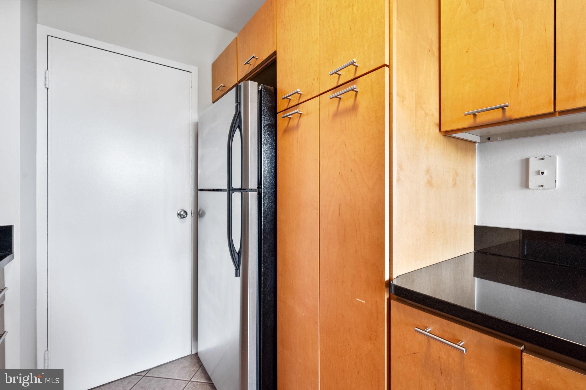 RIVER TOWERS - Residential Lease