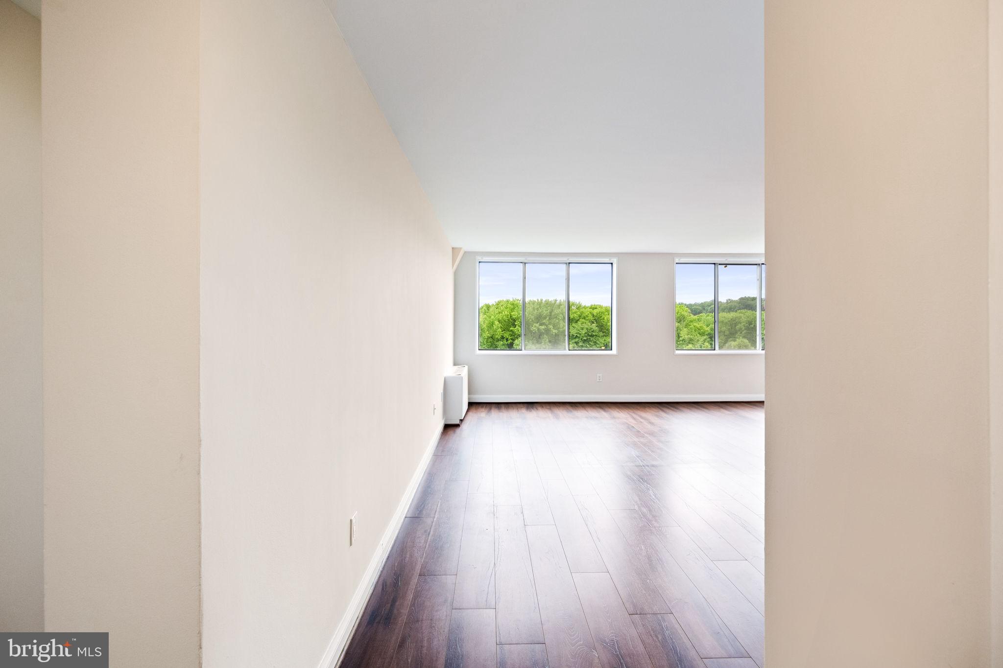 RIVER TOWERS - Residential Lease