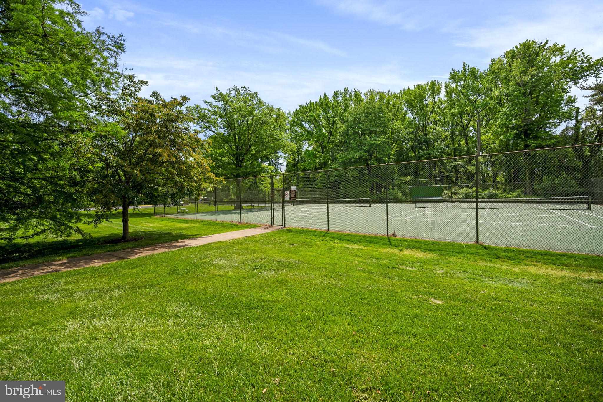 RIVER TOWERS - Residential Lease