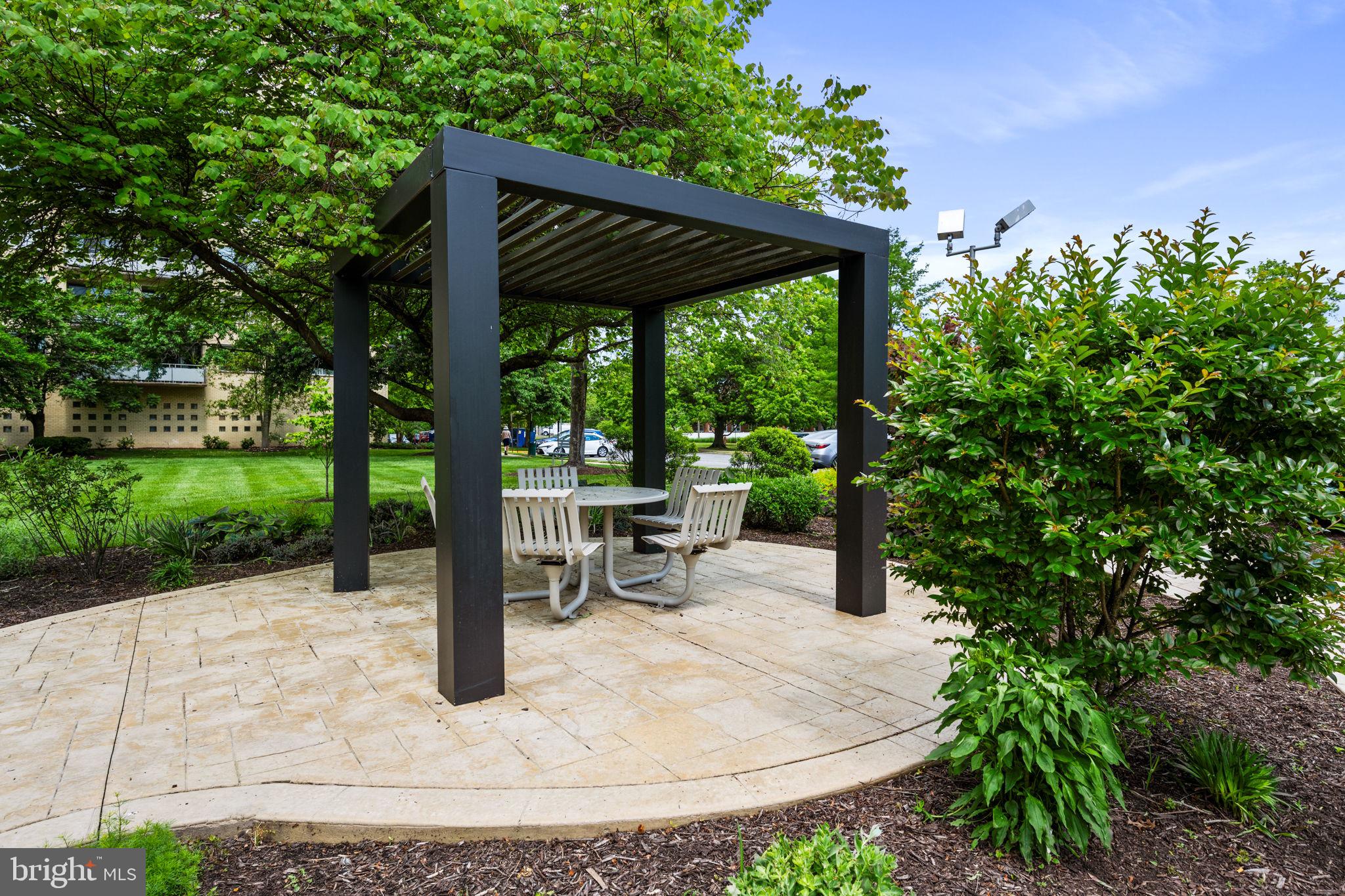 RIVER TOWERS - Residential Lease