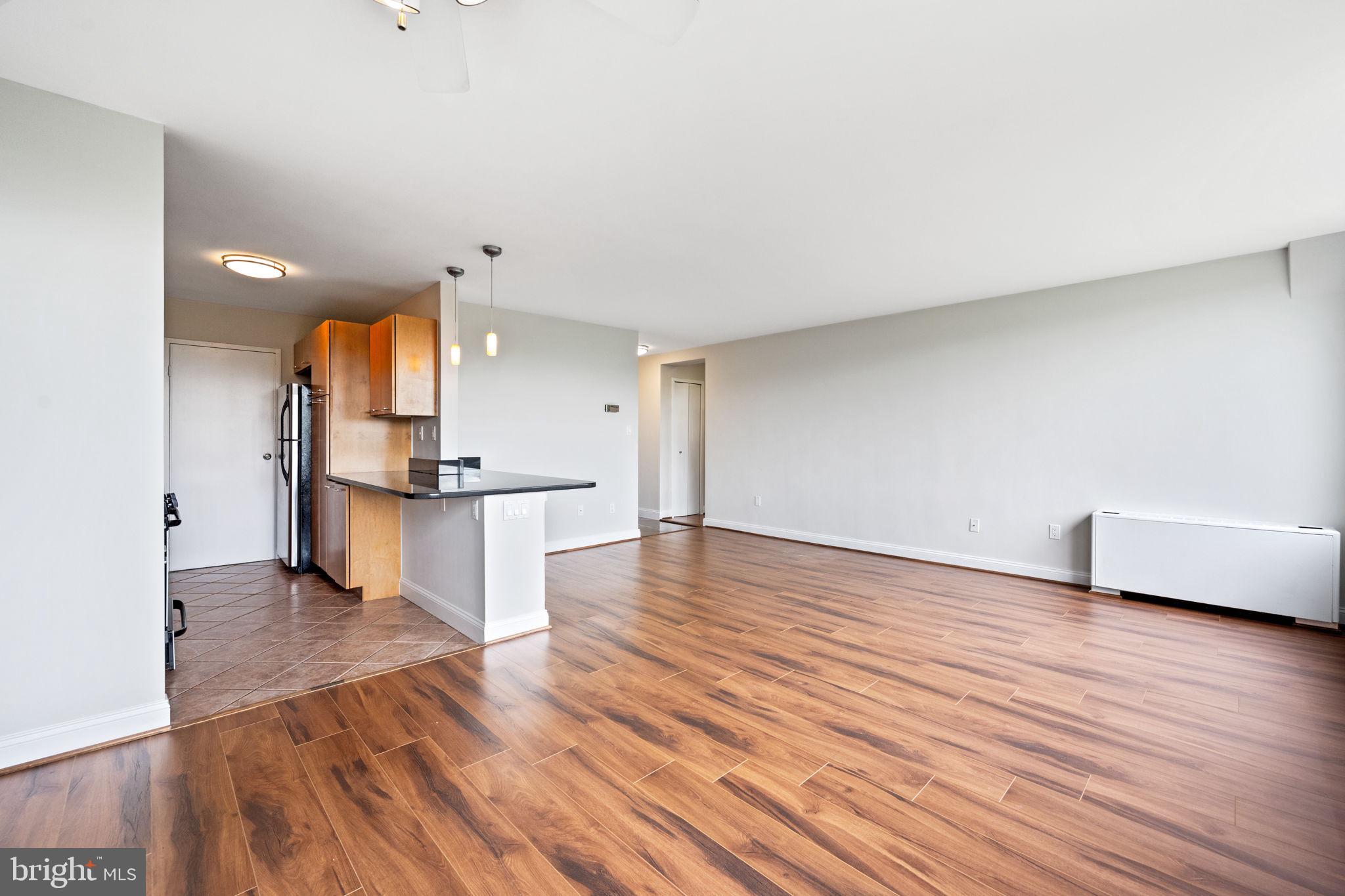 RIVER TOWERS - Residential Lease