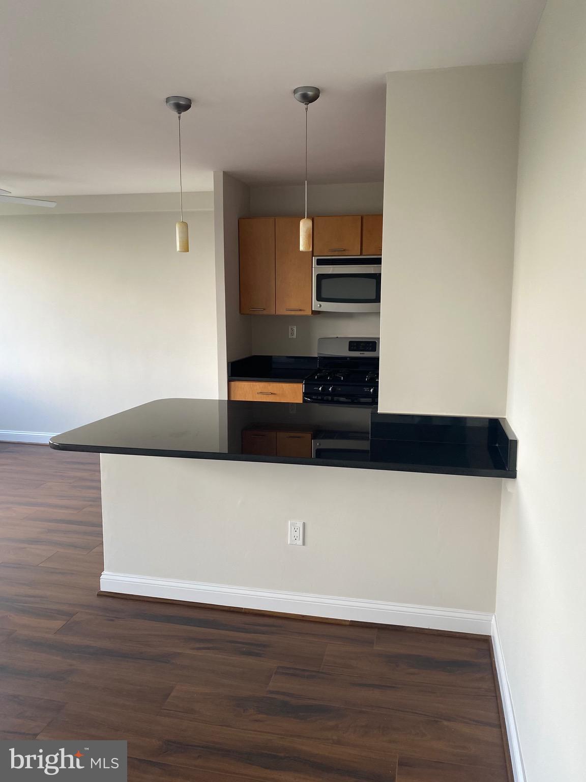 RIVER TOWERS - Residential Lease