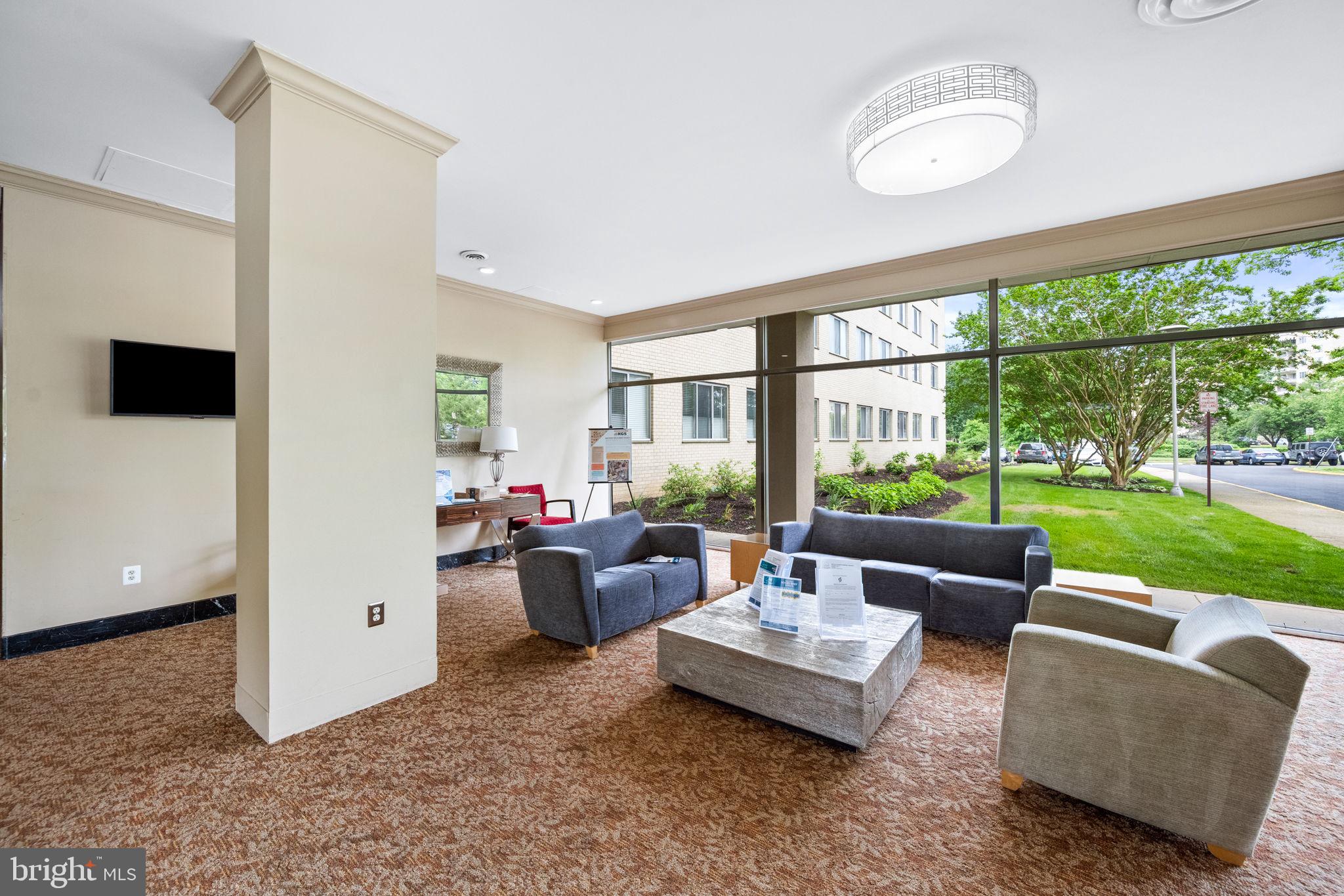 RIVER TOWERS - Residential Lease