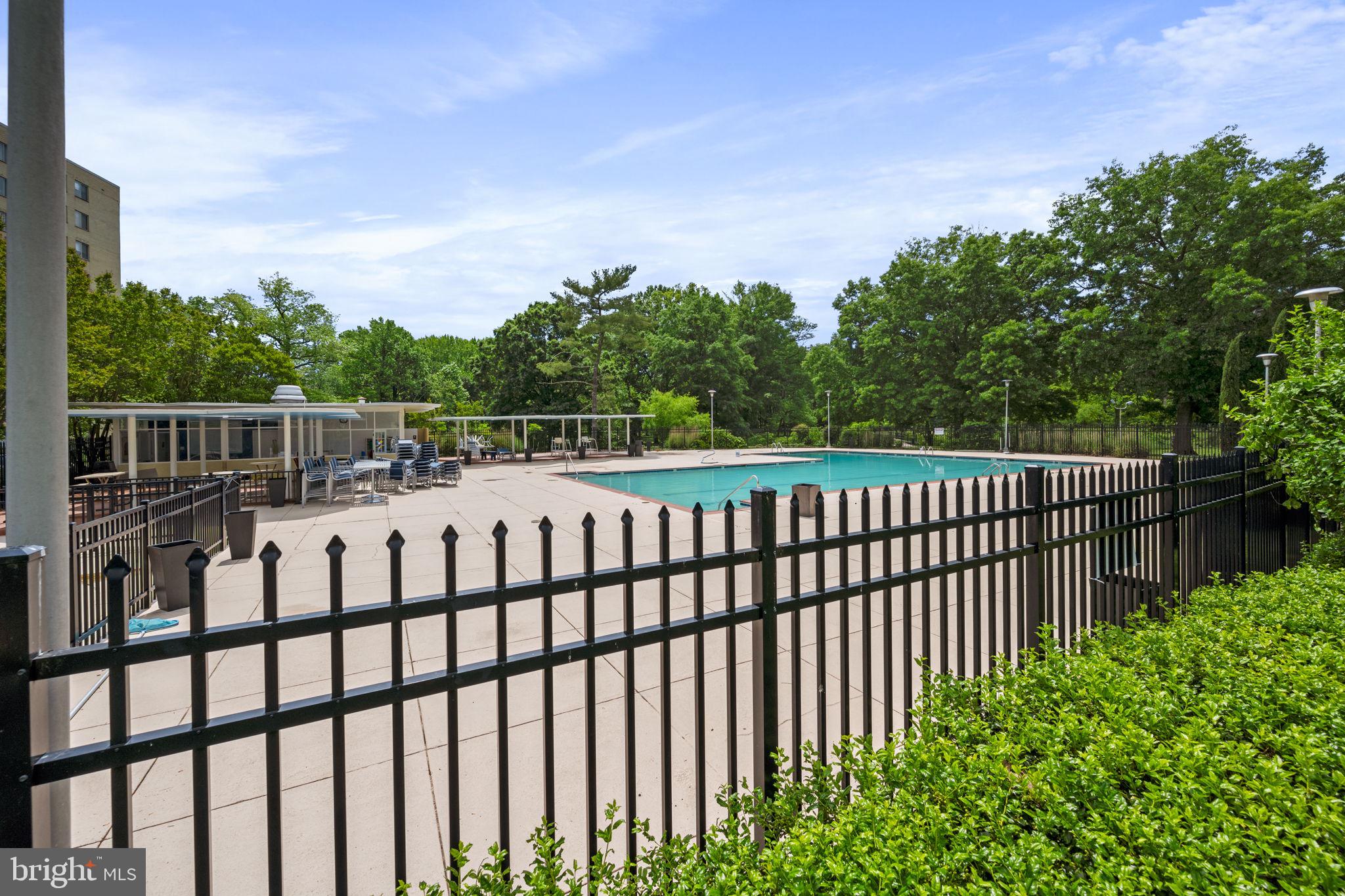 RIVER TOWERS - Residential Lease