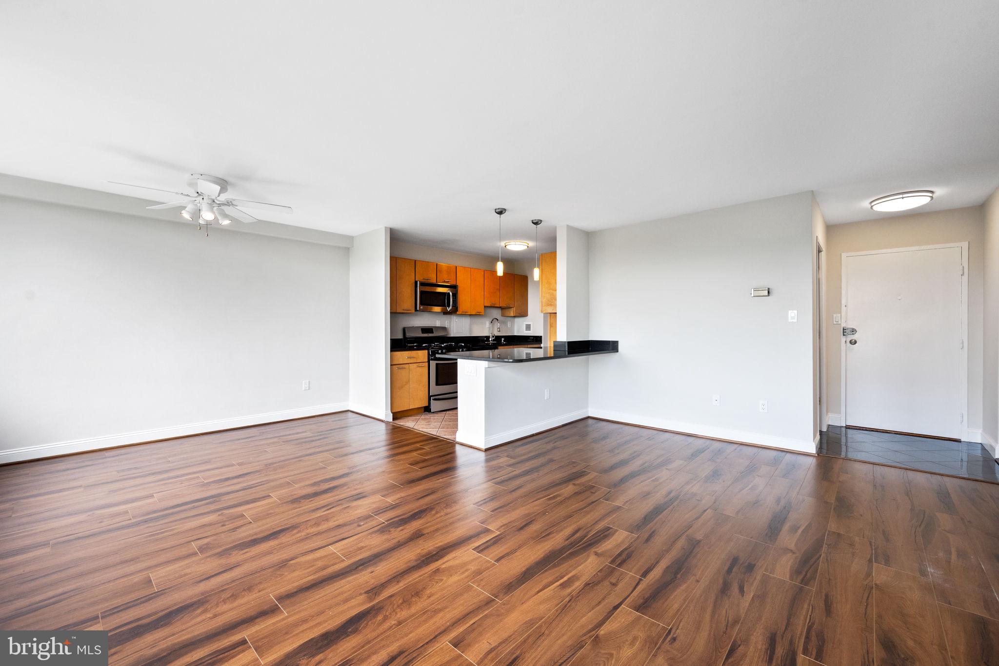 RIVER TOWERS - Residential Lease