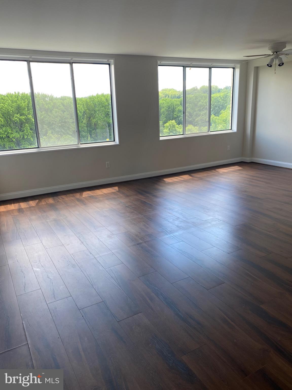 RIVER TOWERS - Residential Lease