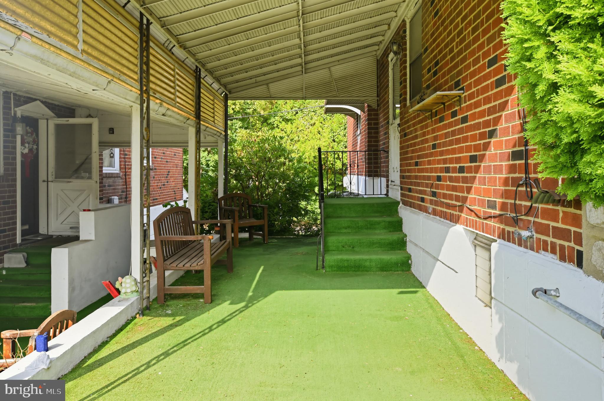 505 E ROBERTS STREET