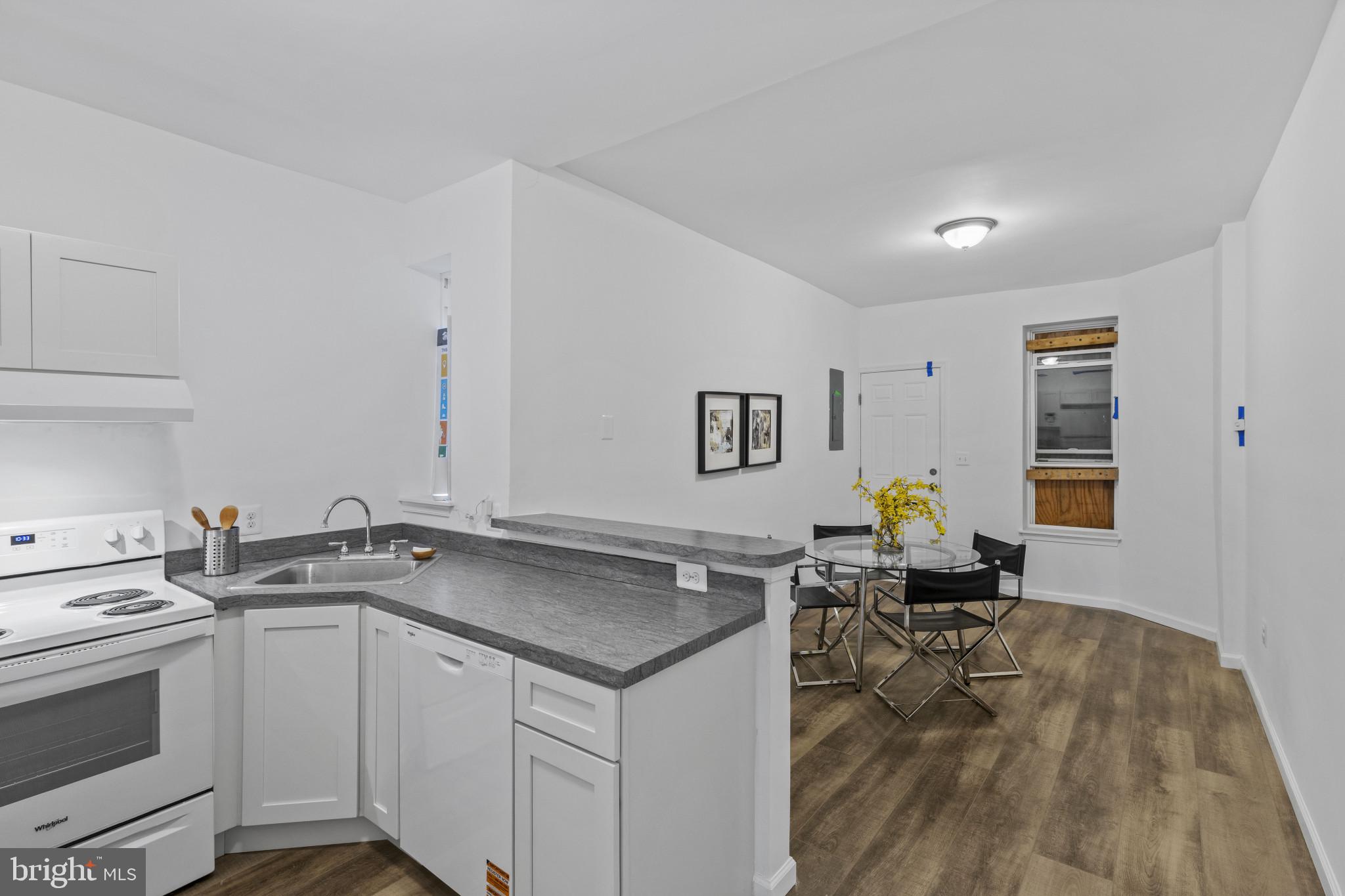 1552 N FULTON AVENUE