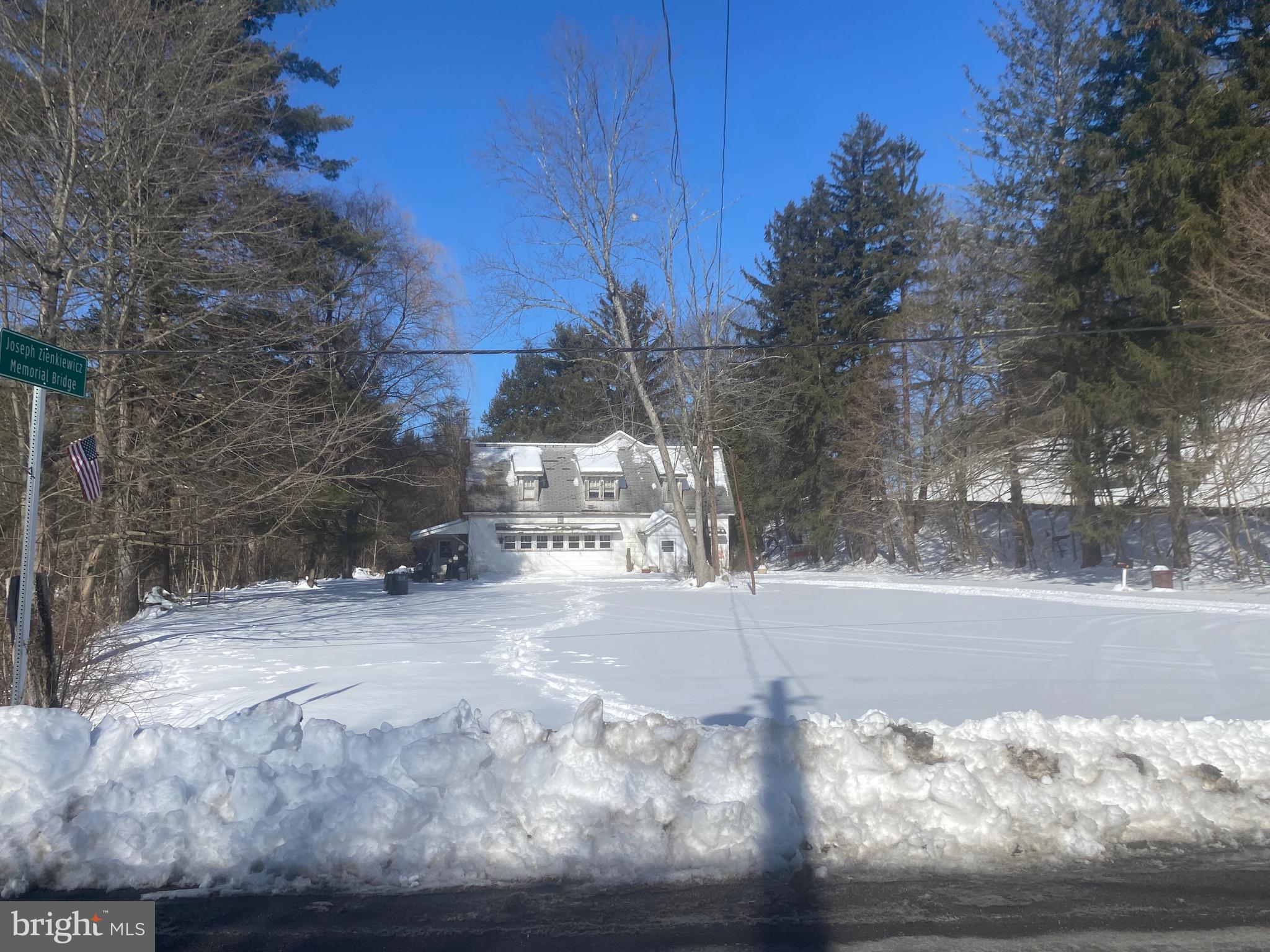 4 LITTLE MOUNTAIN ROAD