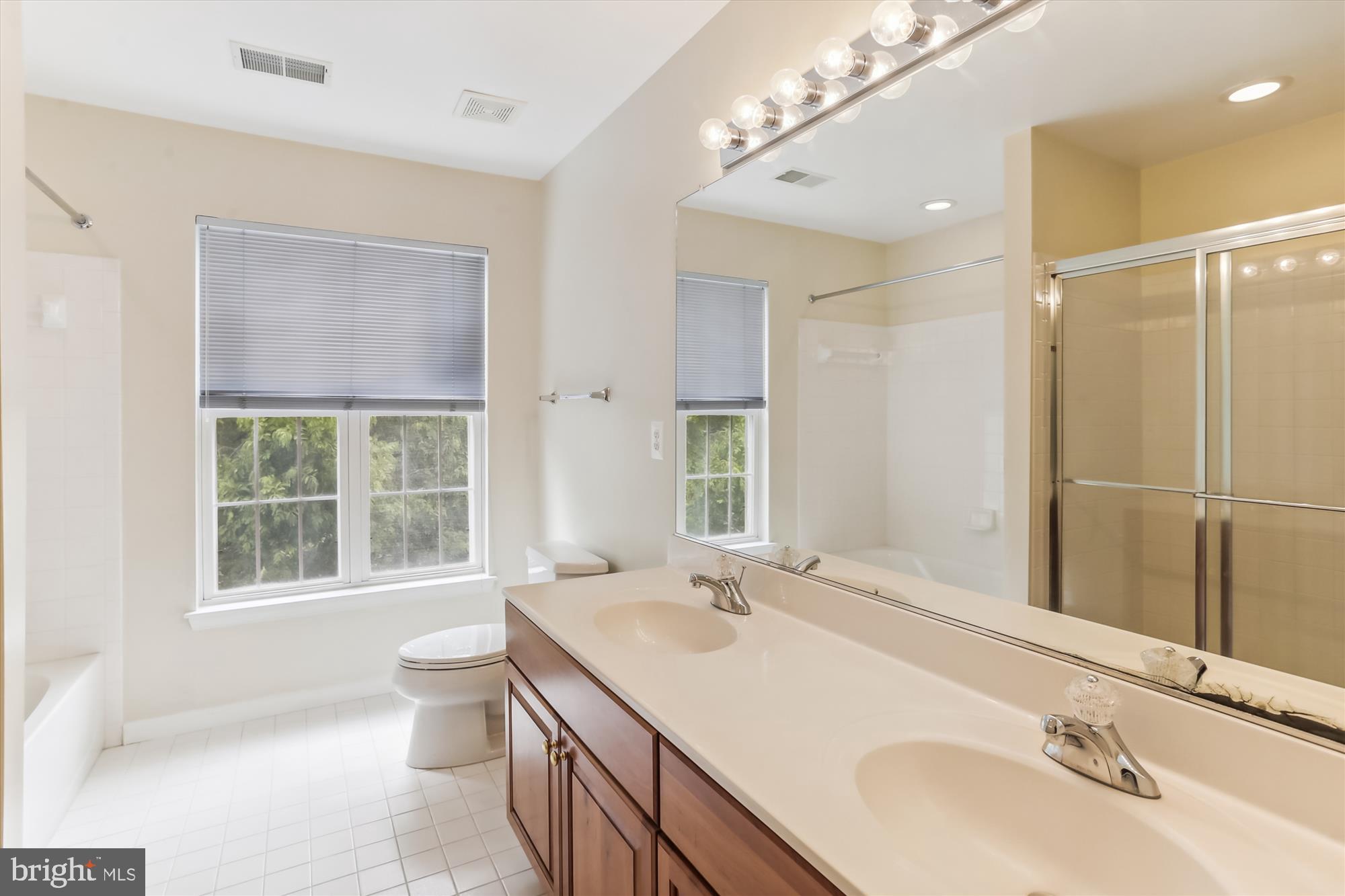 KING FARM WATKINS POND - Residential