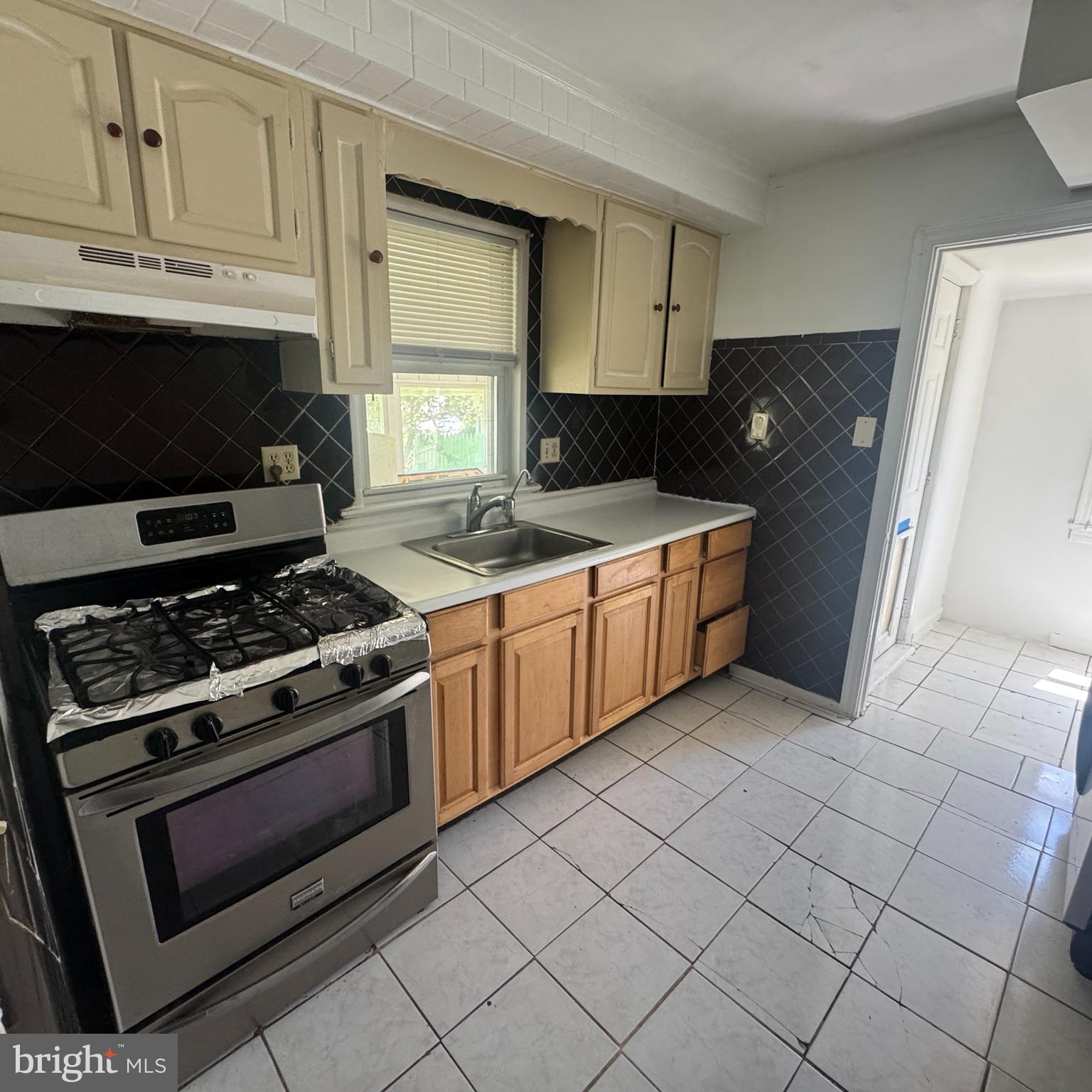 LANDOVER HILLS - Residential