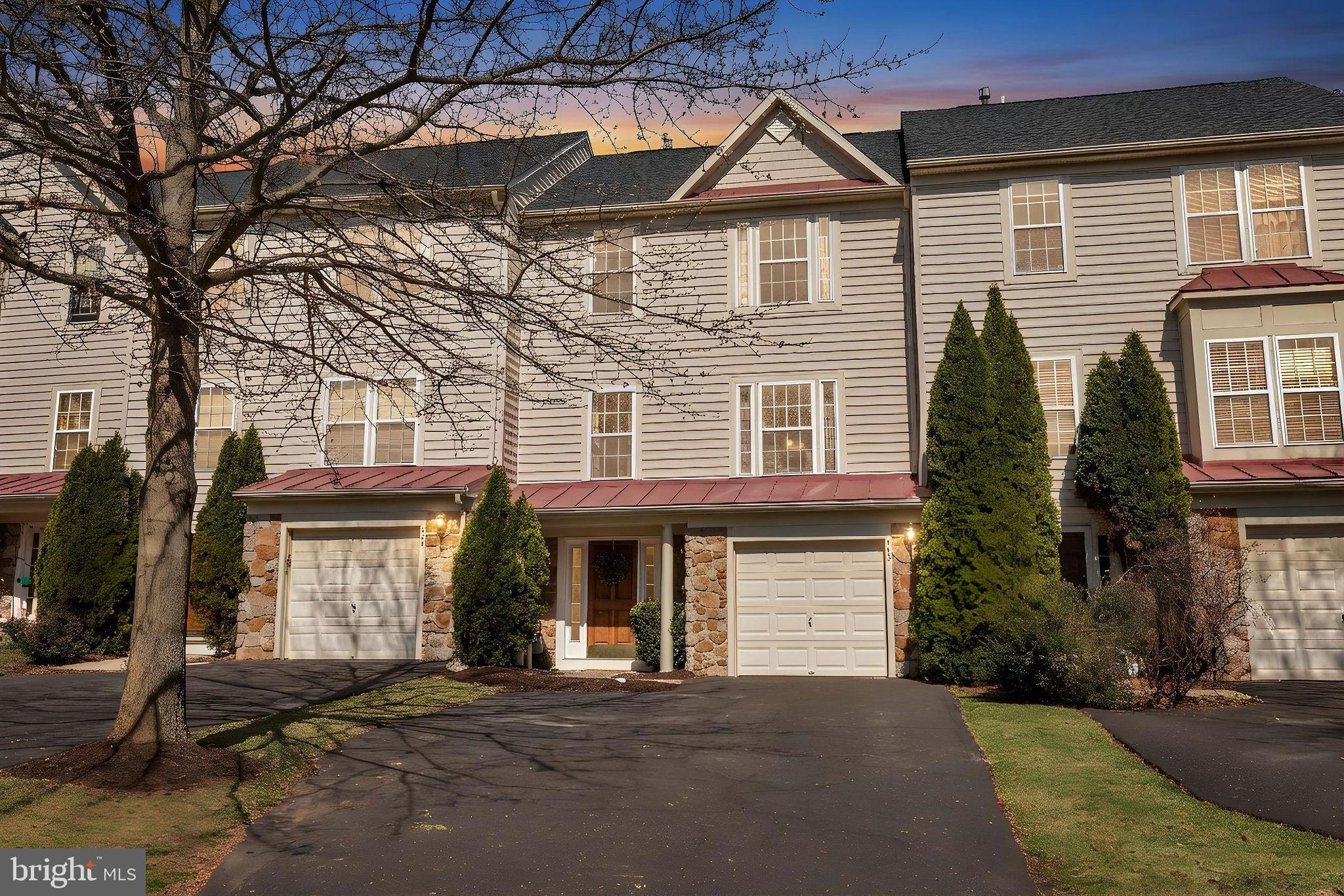 DEVON COURT - Residential