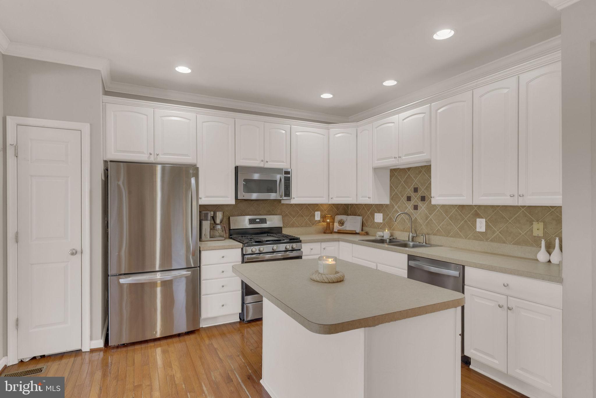 DEVON COURT - Residential