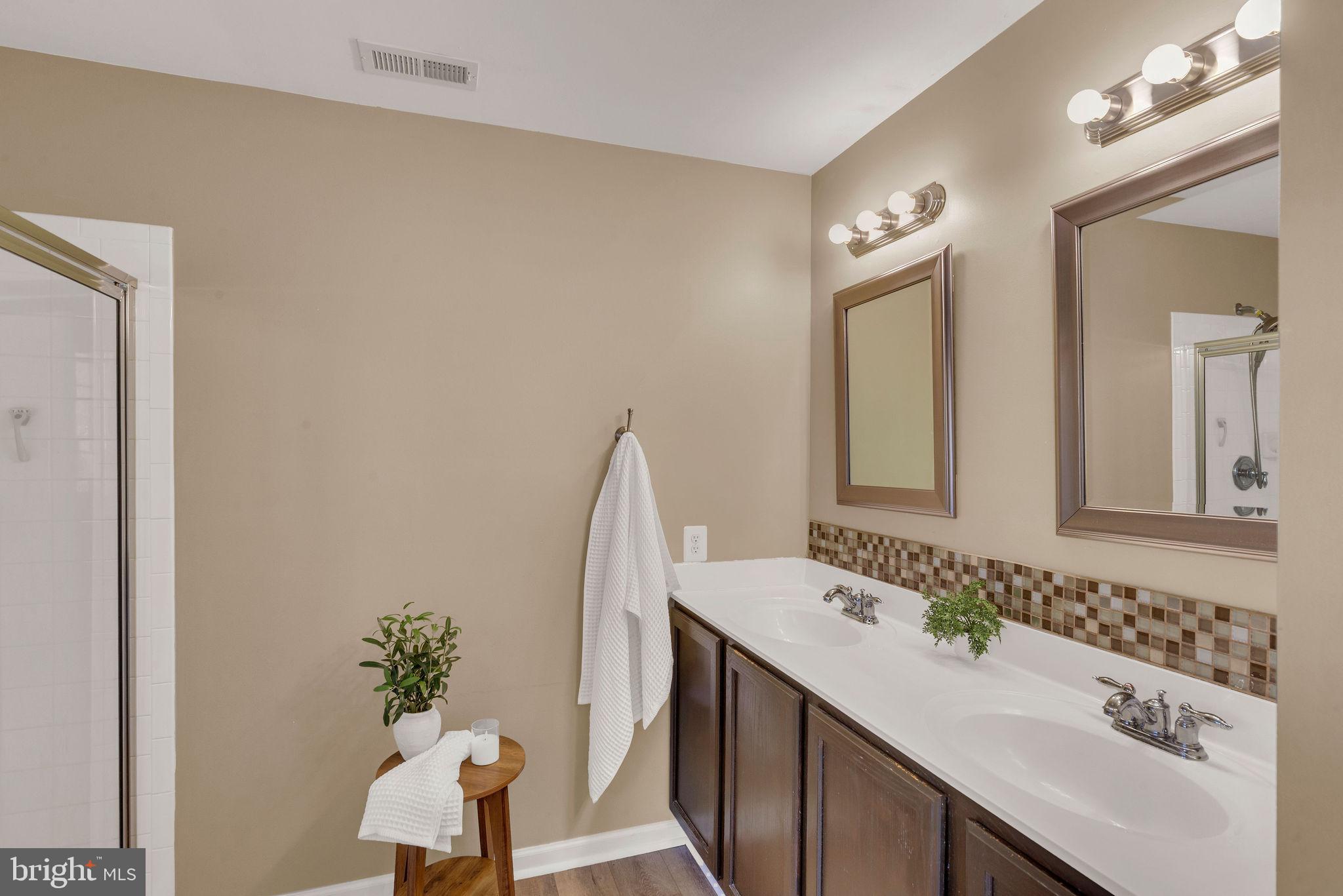 DEVON COURT - Residential