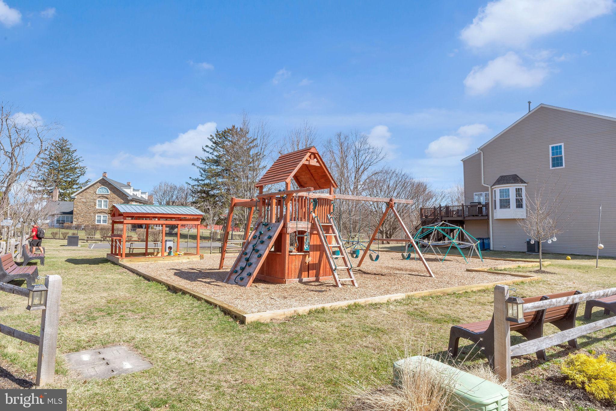 DEVON COURT - Residential