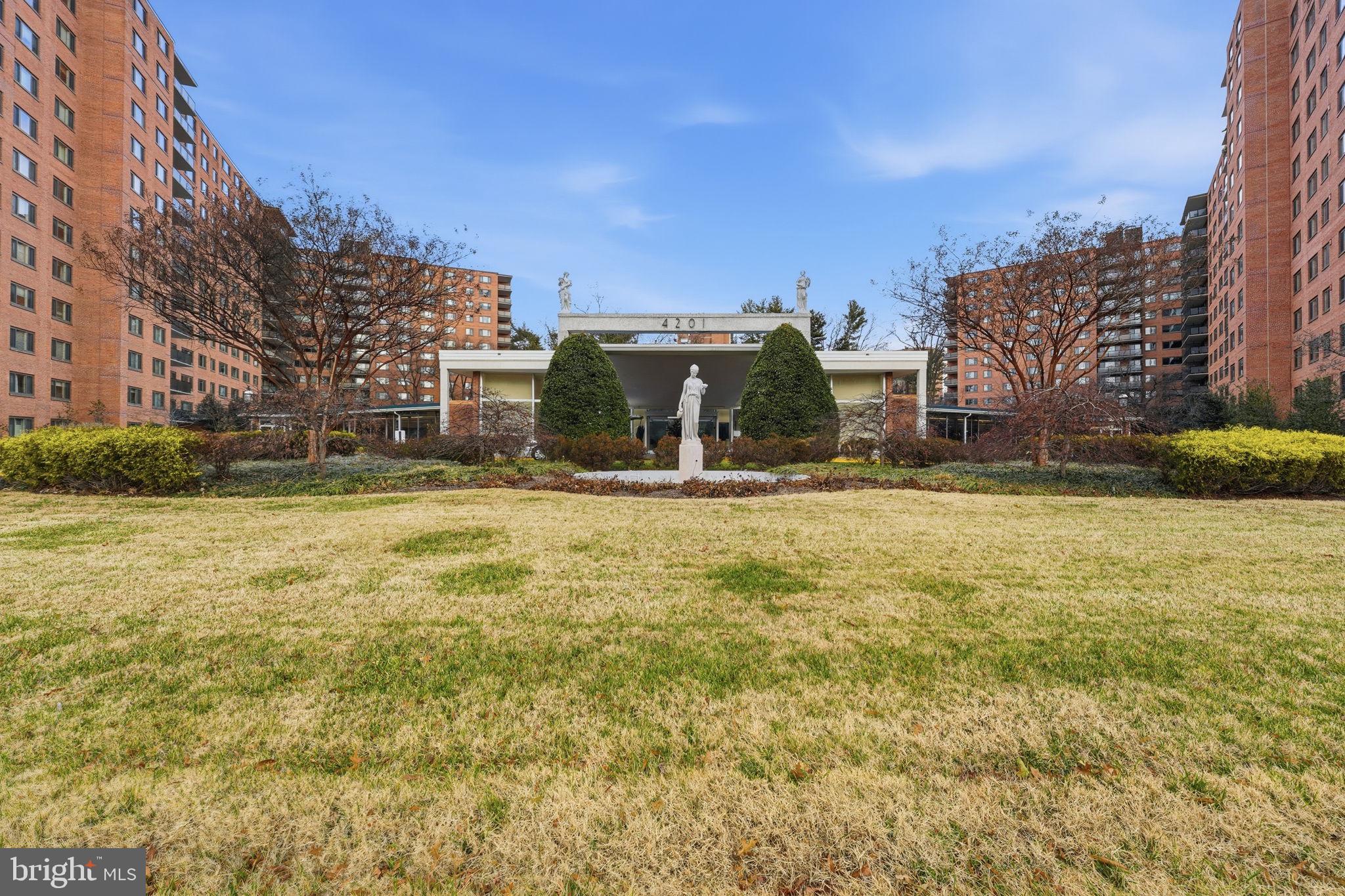 4201 CATHEDRAL AVENUE NW 905E